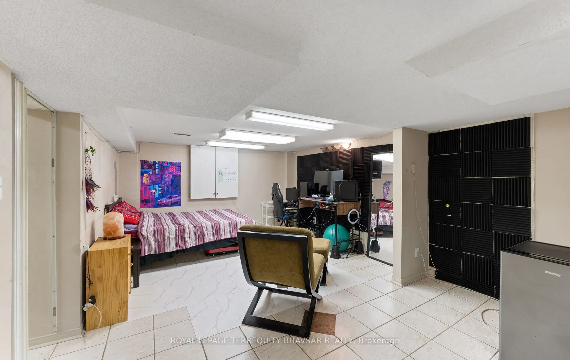 382 Harrowsmith Drive