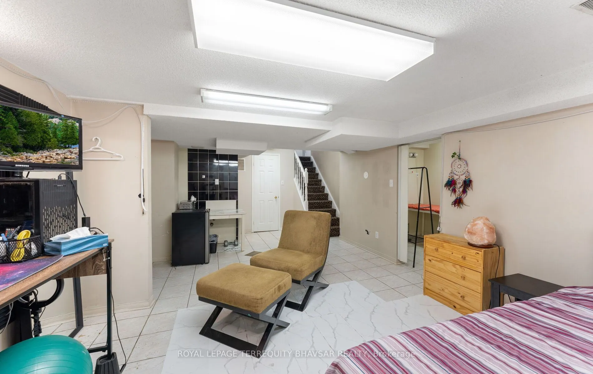 382 Harrowsmith Drive