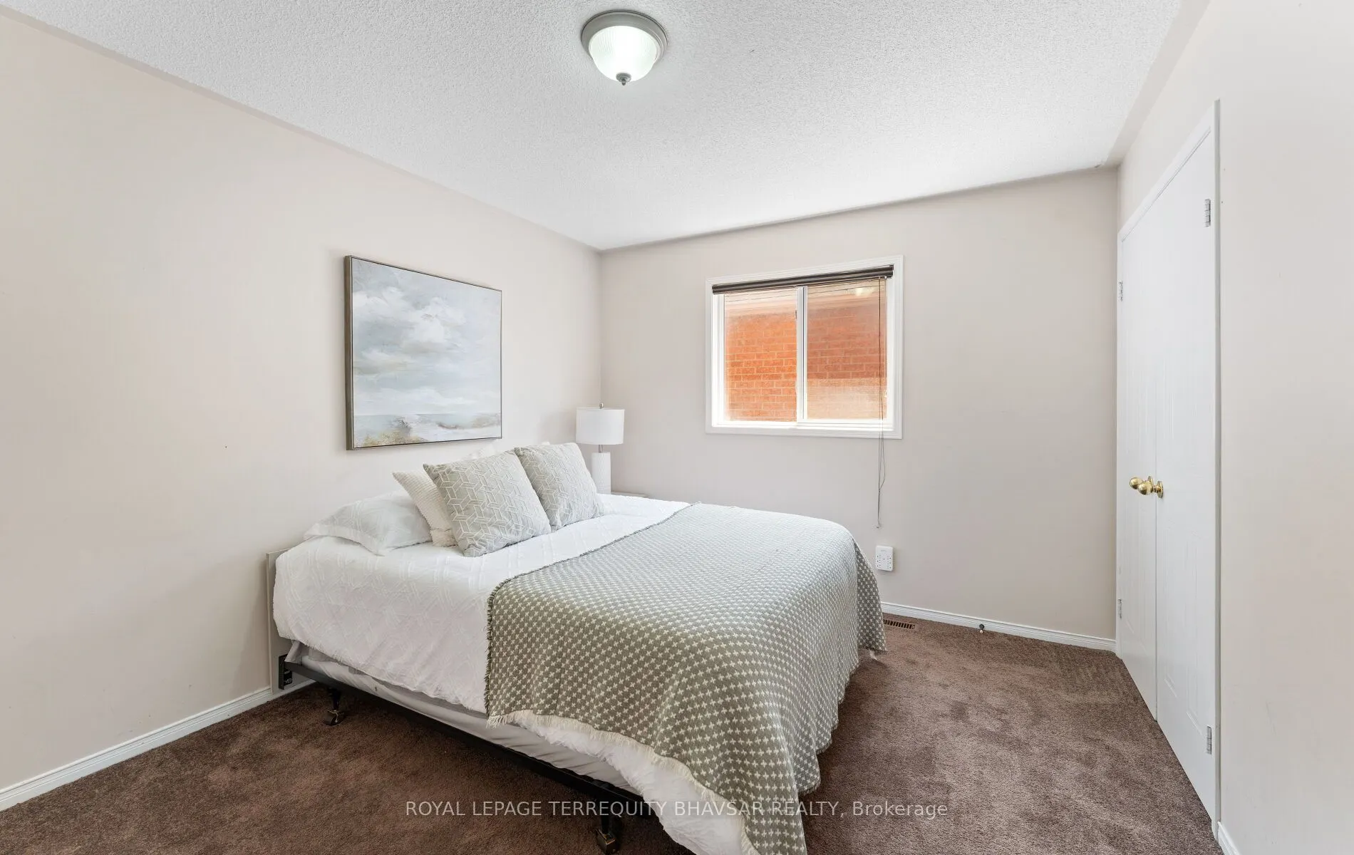 382 Harrowsmith Drive
