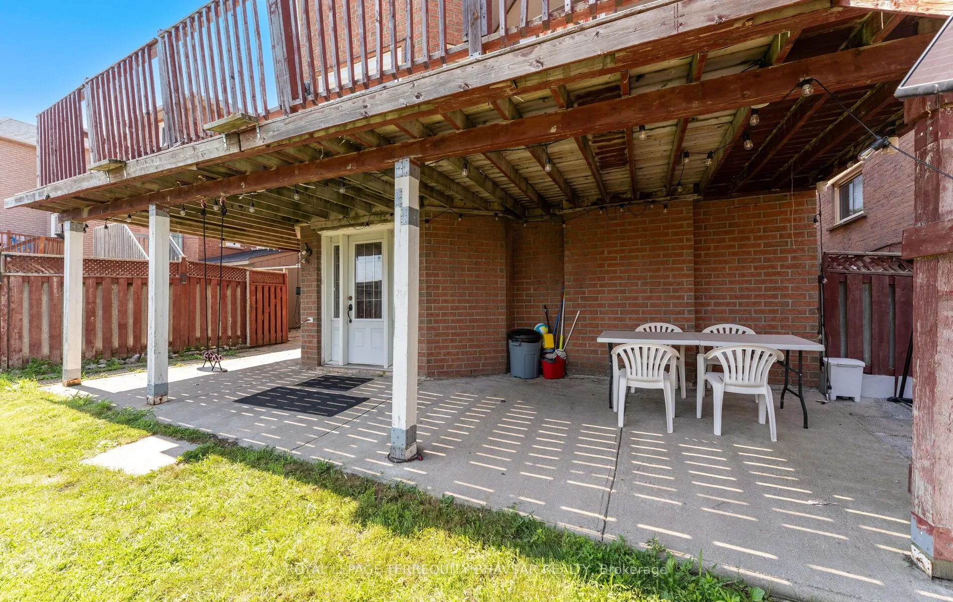 382 Harrowsmith Drive