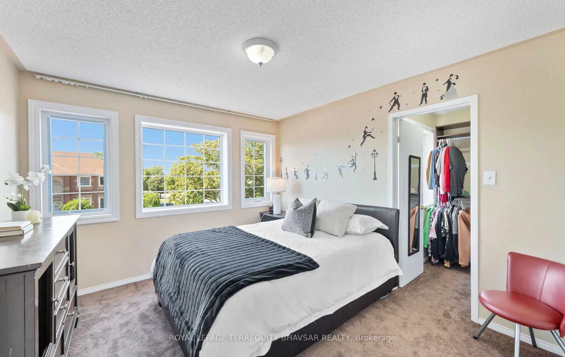 382 Harrowsmith Drive