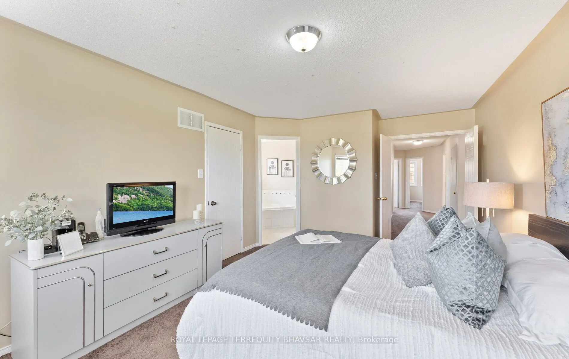 382 Harrowsmith Drive