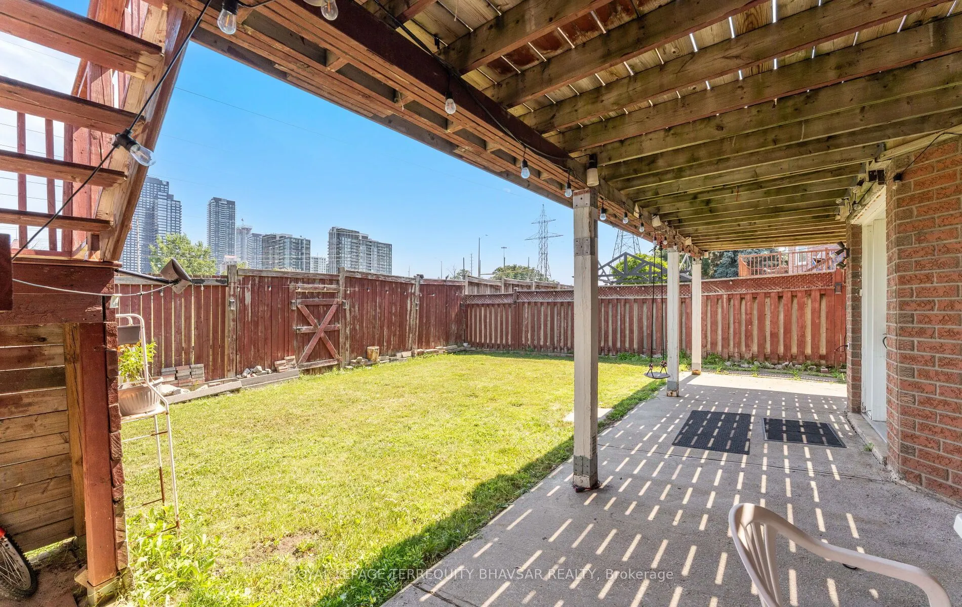 382 Harrowsmith Drive