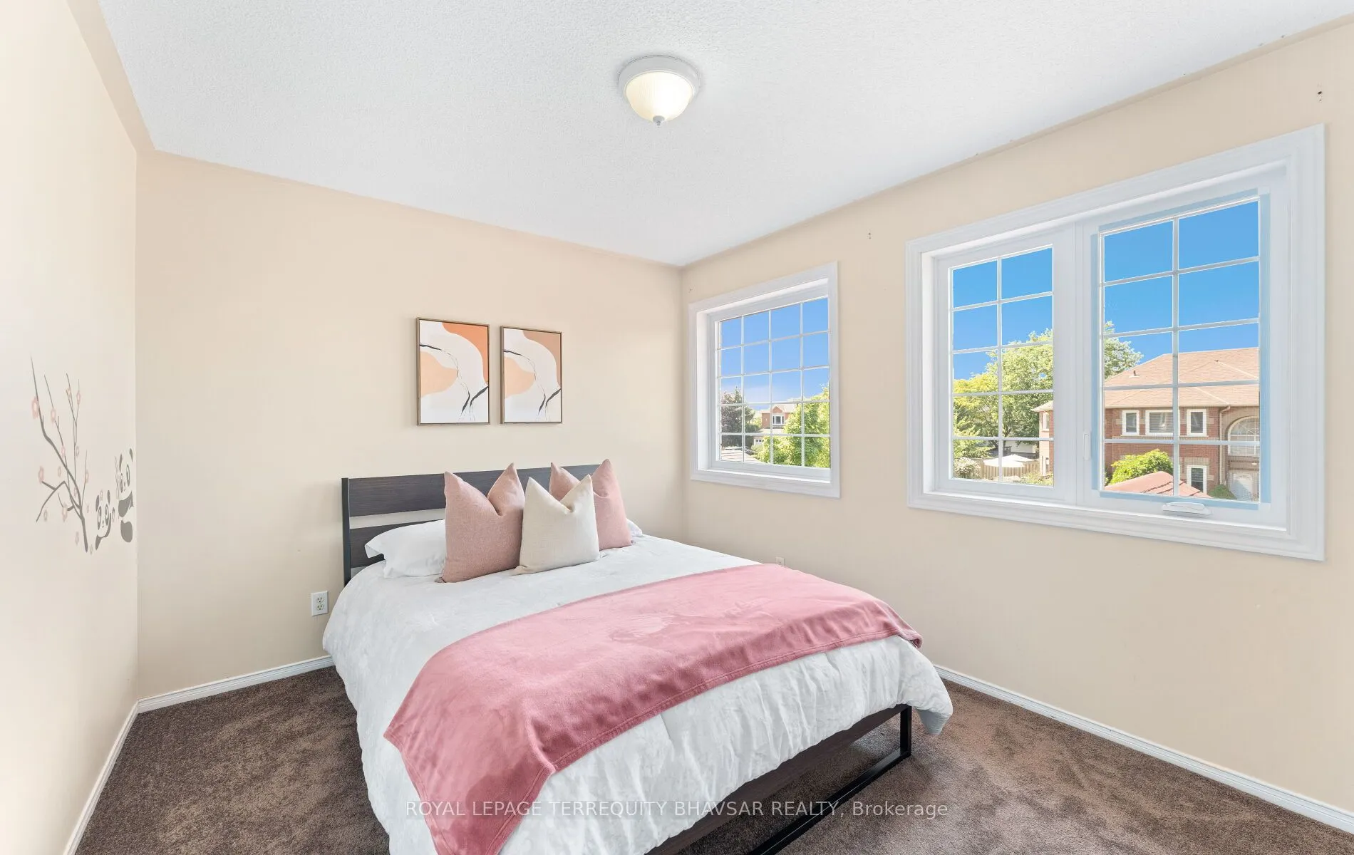 382 Harrowsmith Drive