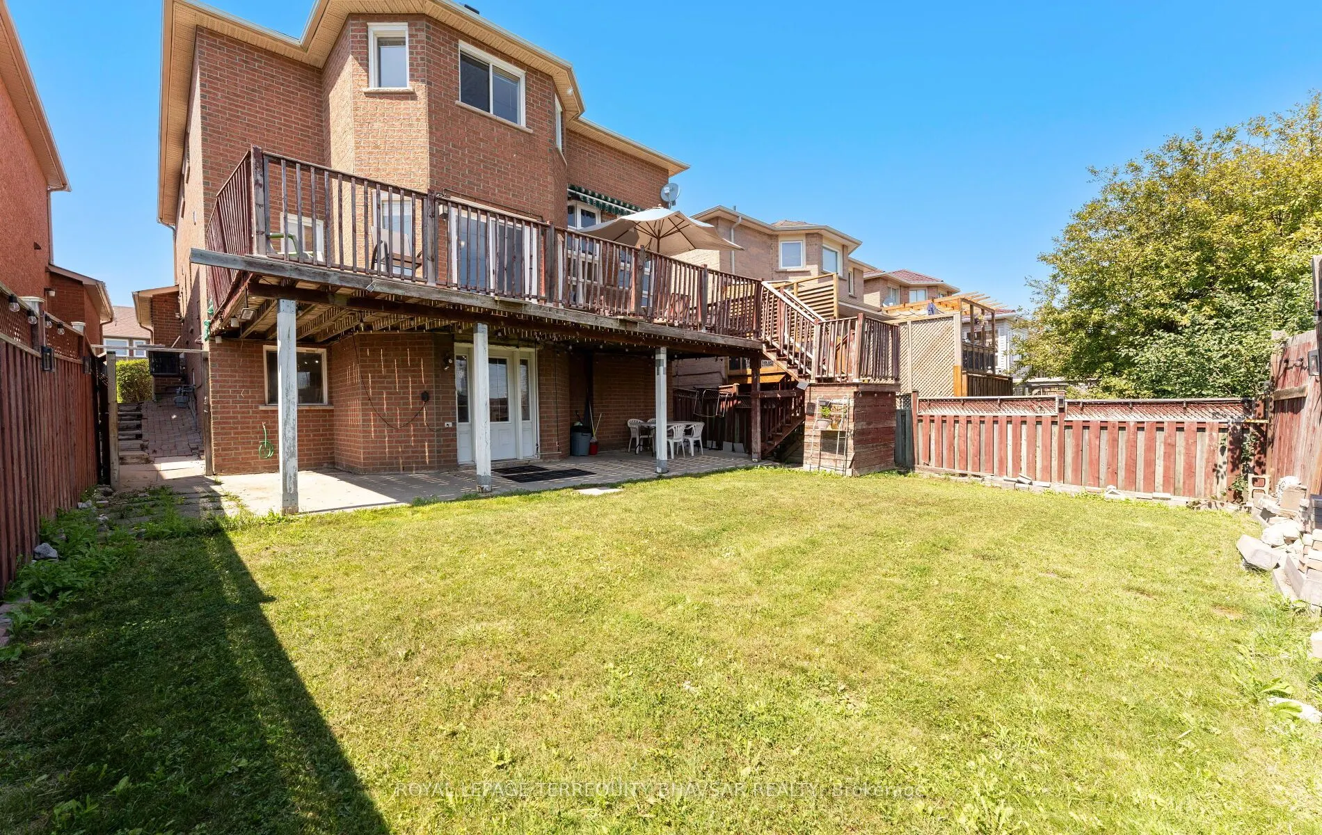 382 Harrowsmith Drive