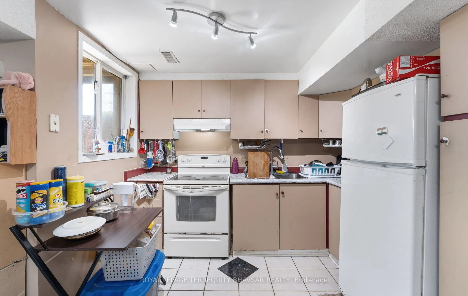 382 Harrowsmith Drive