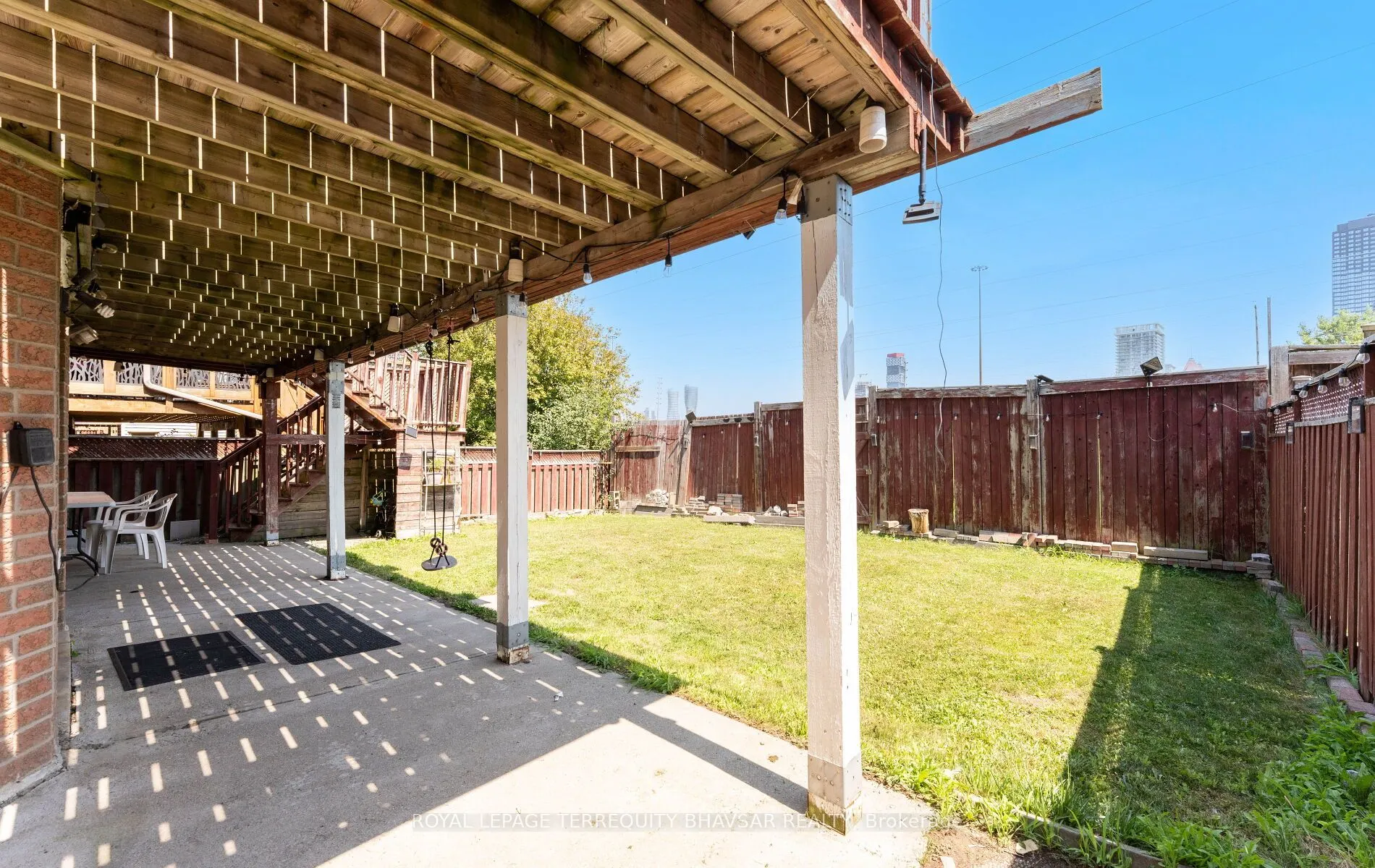 382 Harrowsmith Drive