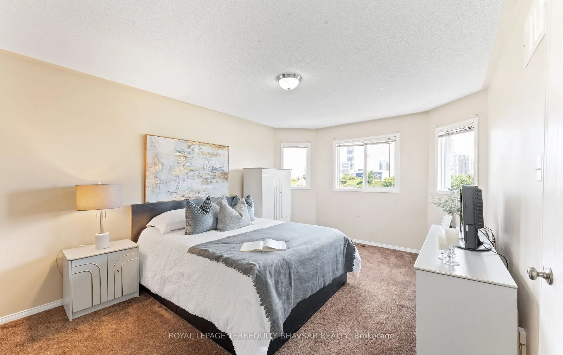 382 Harrowsmith Drive
