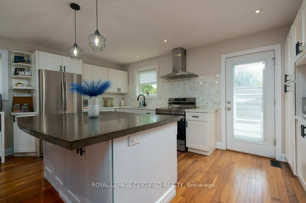 72 Ferndale Crescent