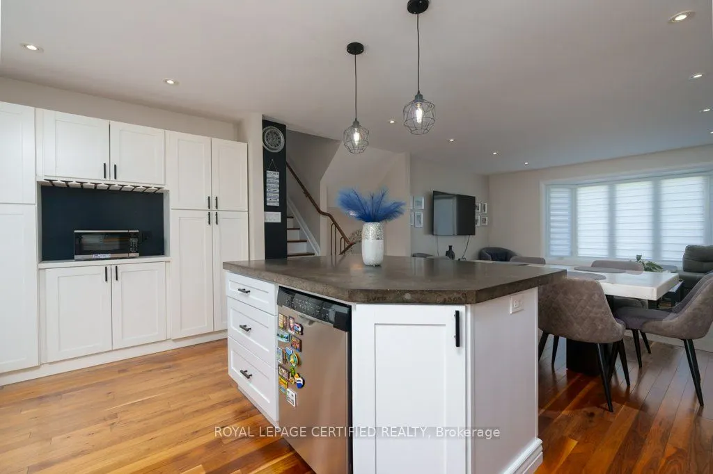 72 Ferndale Crescent