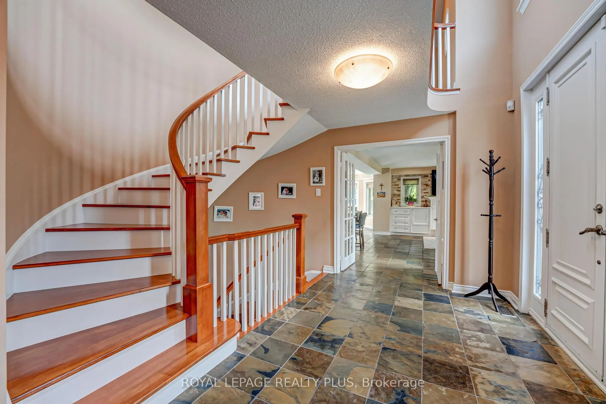 5 Coates Hill Court