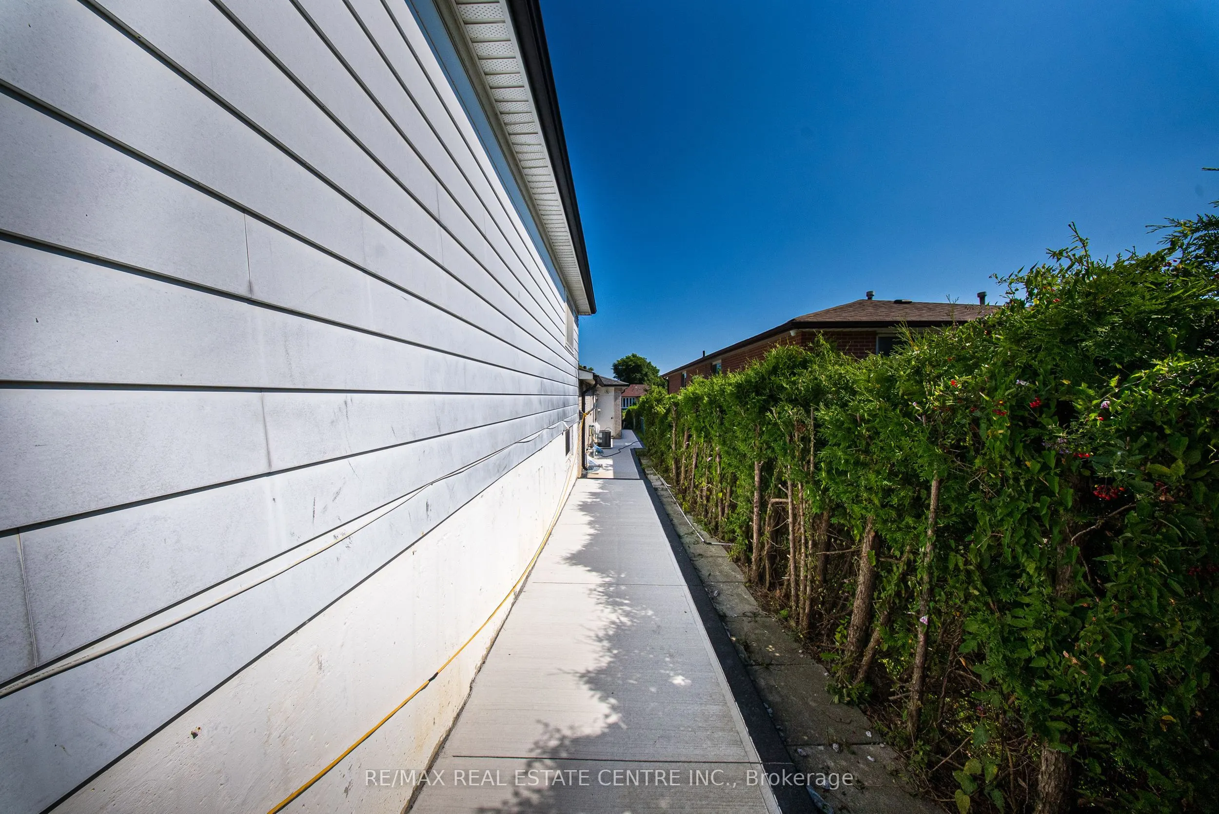 764 Eaglemount Crescent