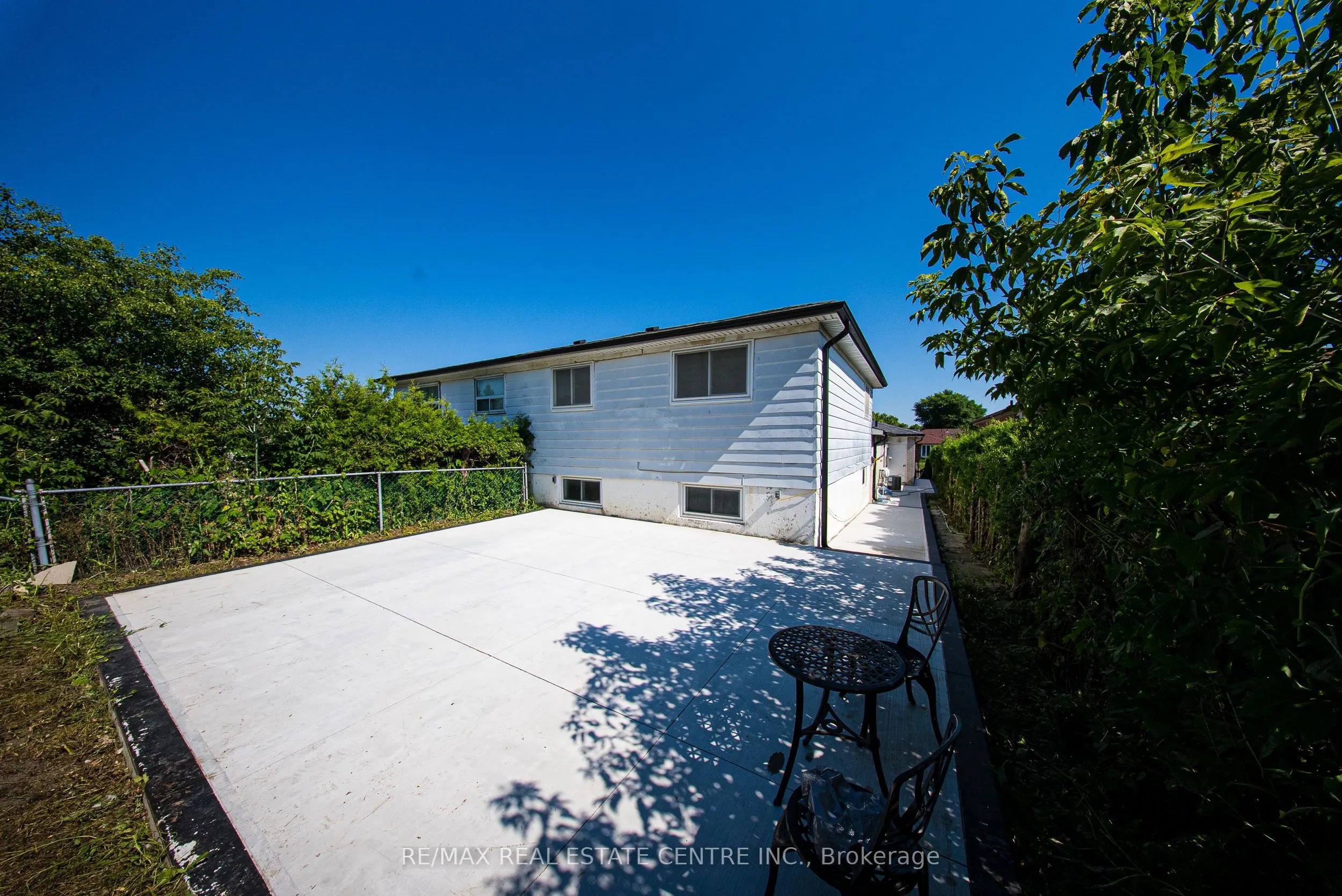 764 Eaglemount Crescent