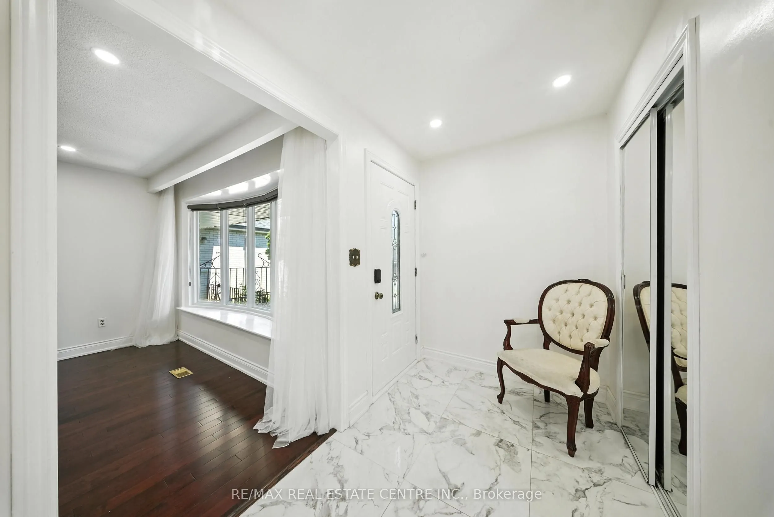 764 Eaglemount Crescent