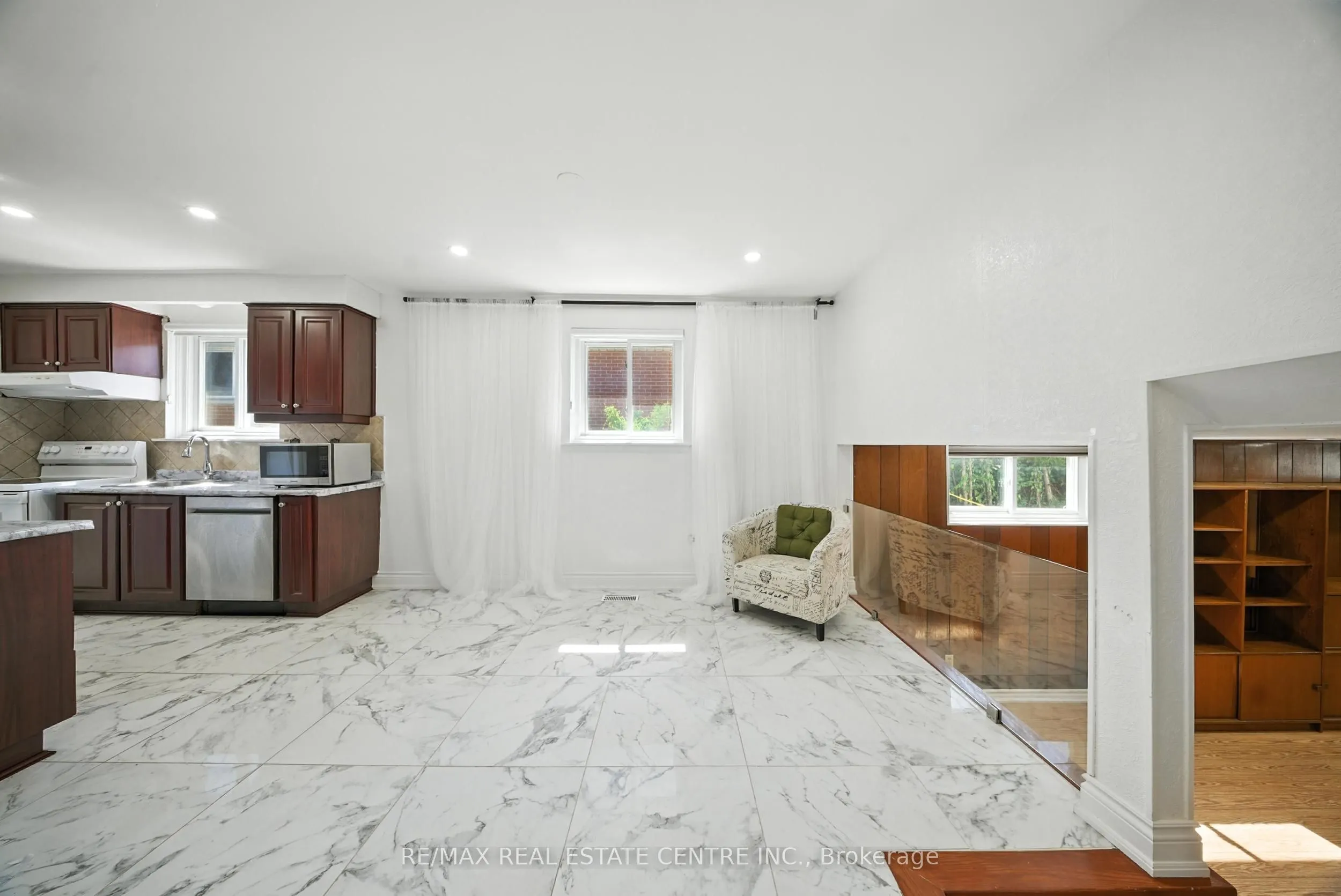 764 Eaglemount Crescent