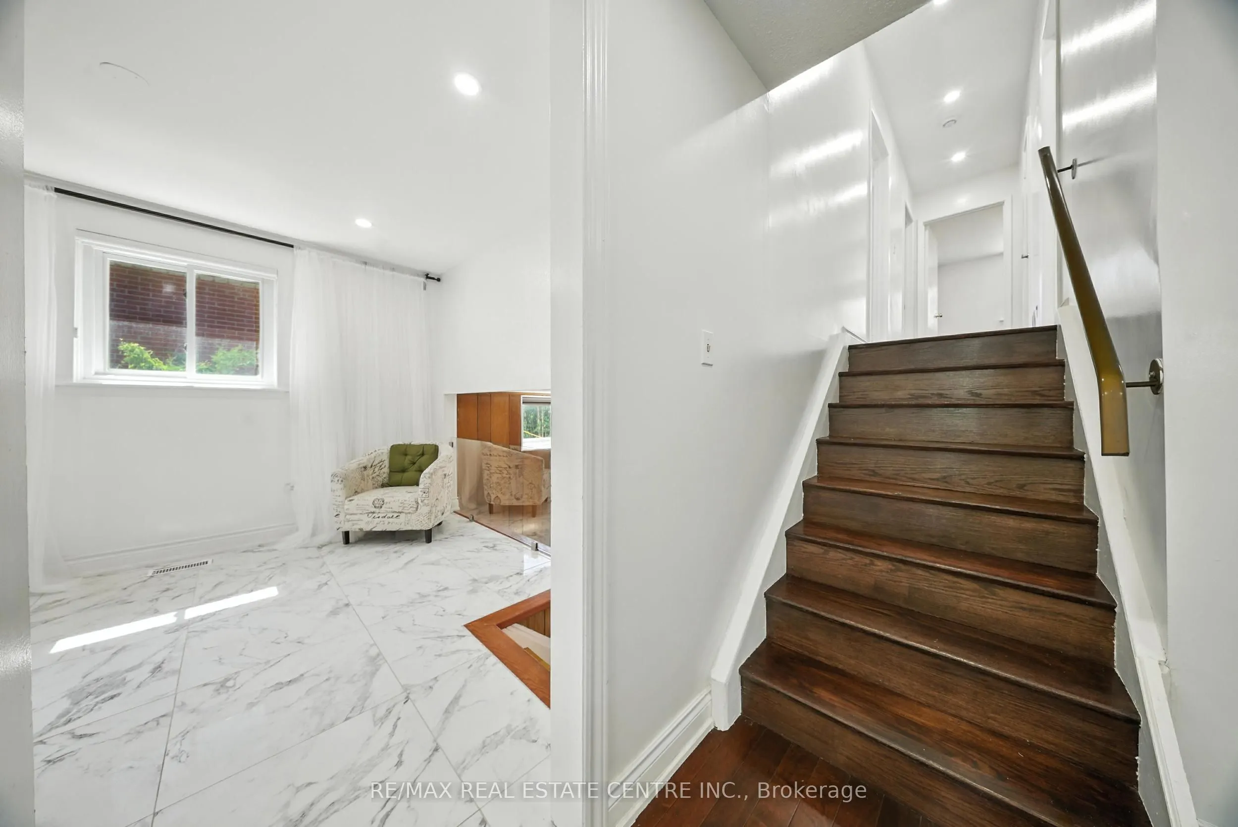 764 Eaglemount Crescent