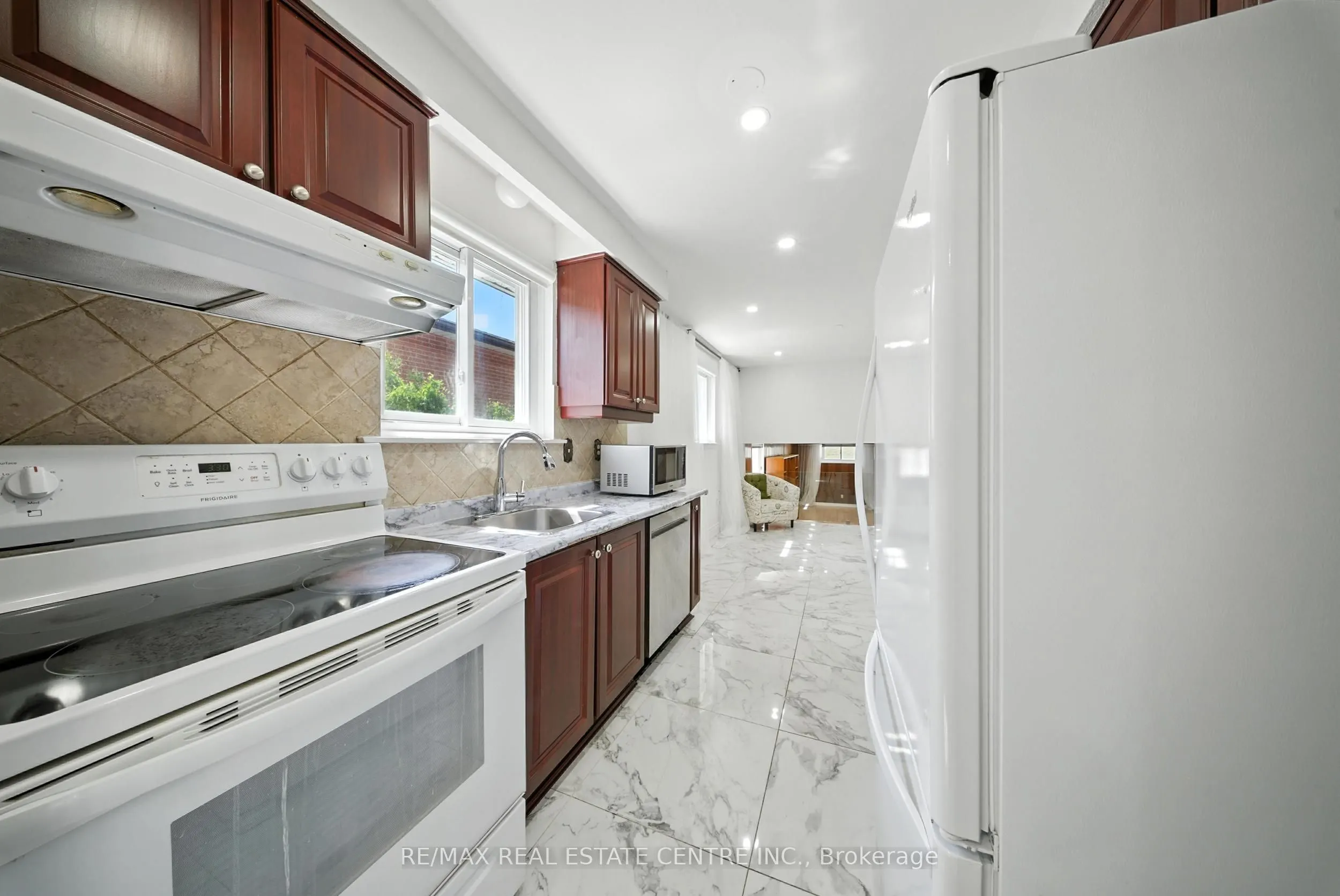 764 Eaglemount Crescent