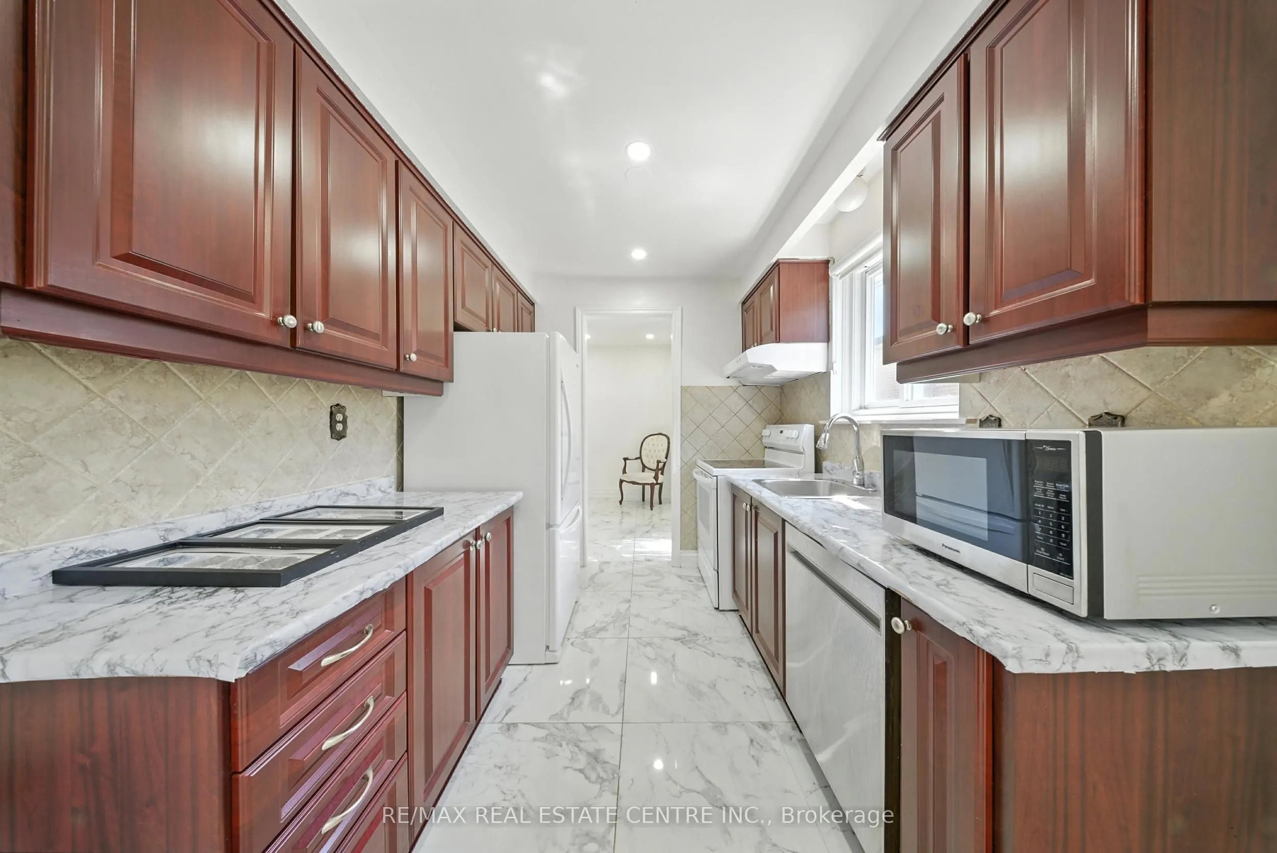 764 Eaglemount Crescent
