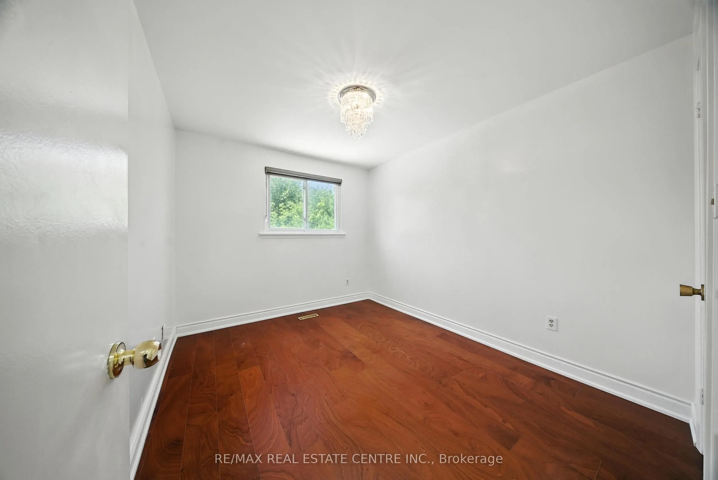 764 Eaglemount Crescent