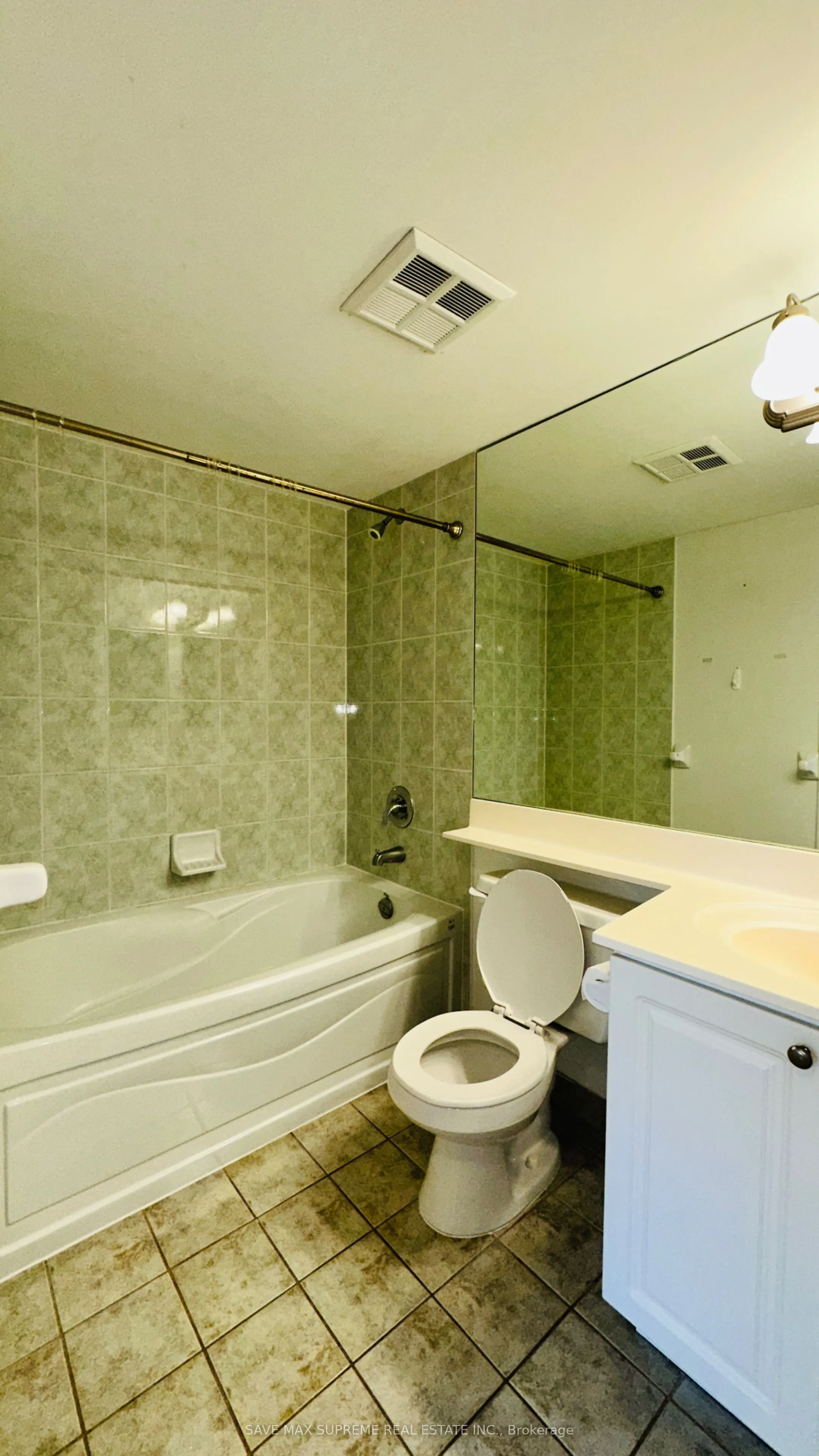 3888 Duke Of York Boulevard, #527