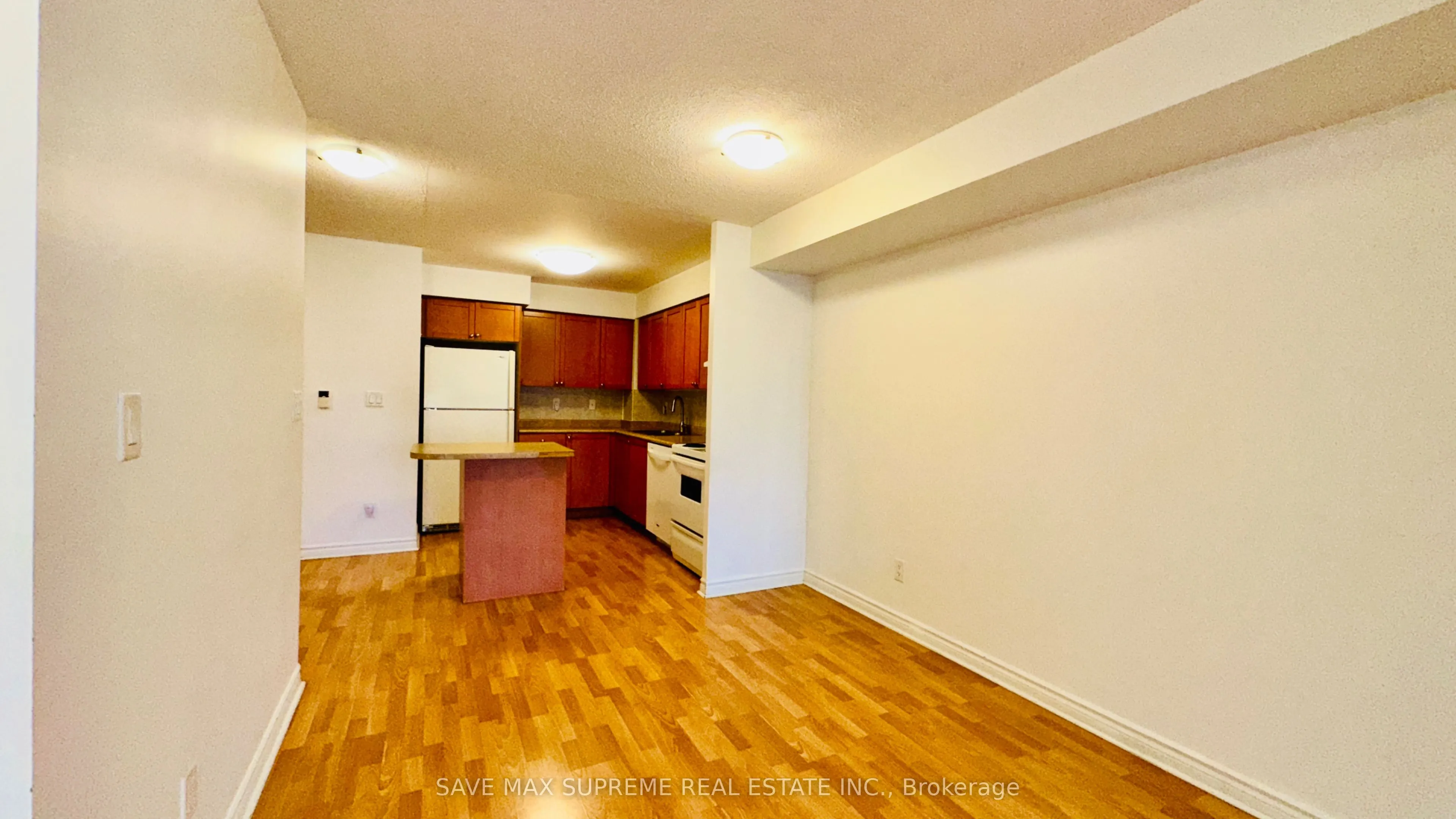3888 Duke Of York Boulevard, #527