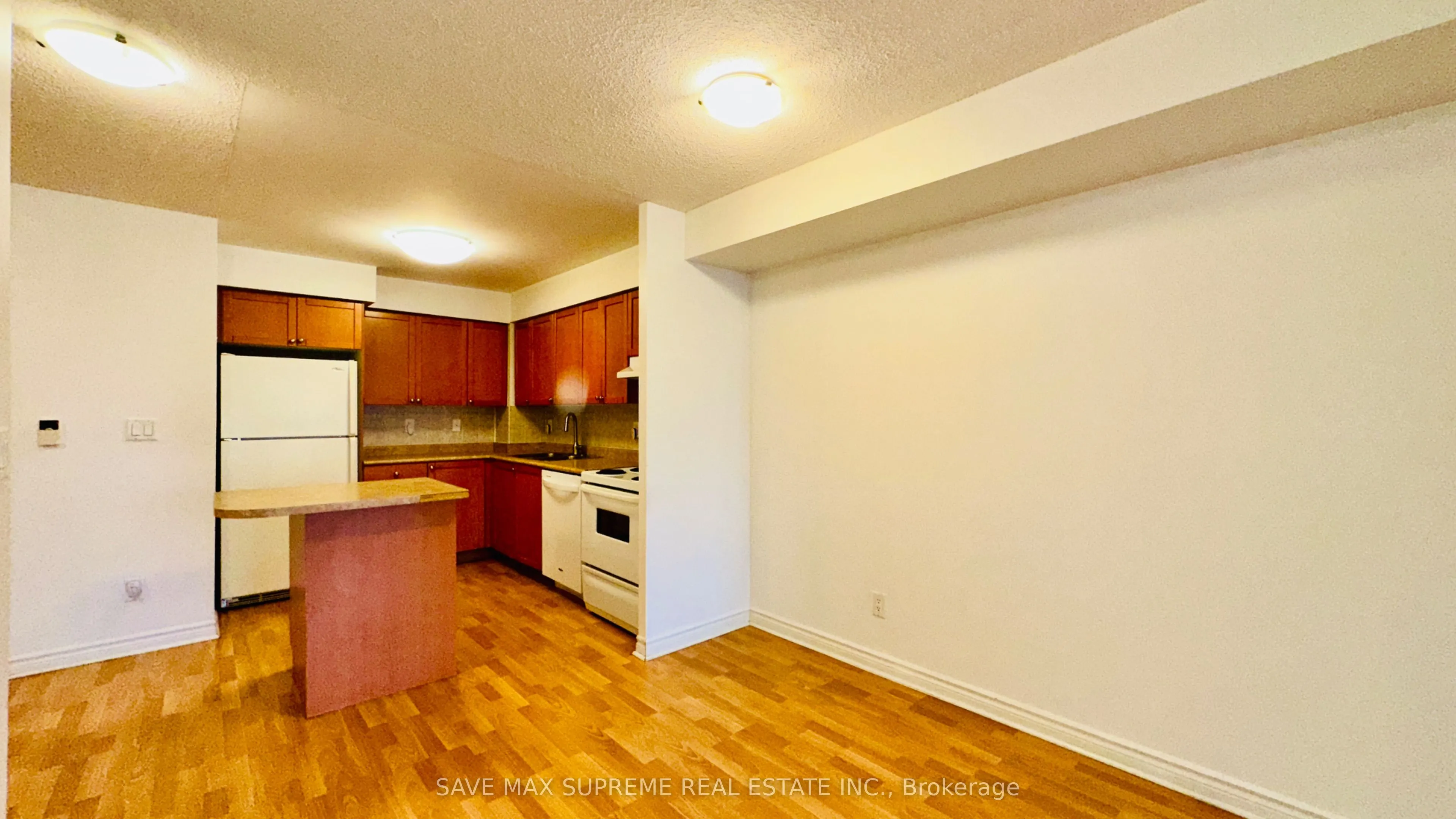 3888 Duke Of York Boulevard, #527