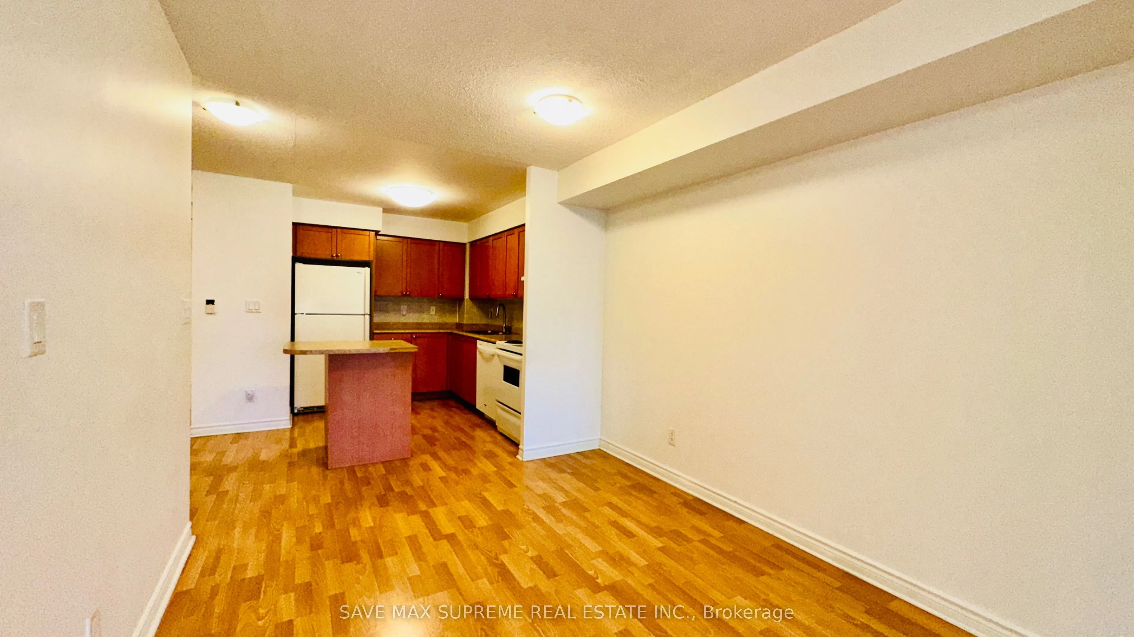 3888 Duke Of York Boulevard, #527