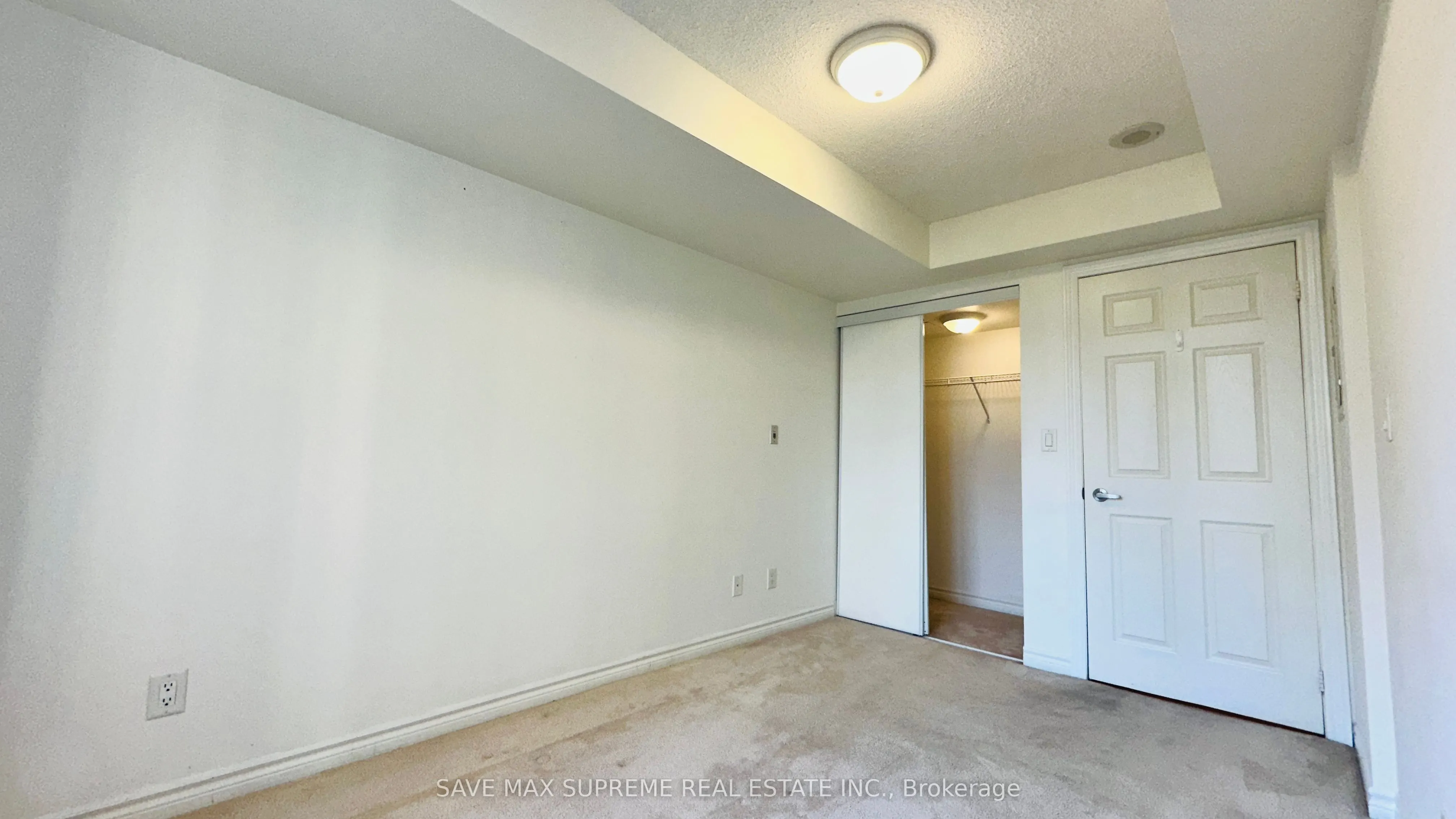 3888 Duke Of York Boulevard, #527