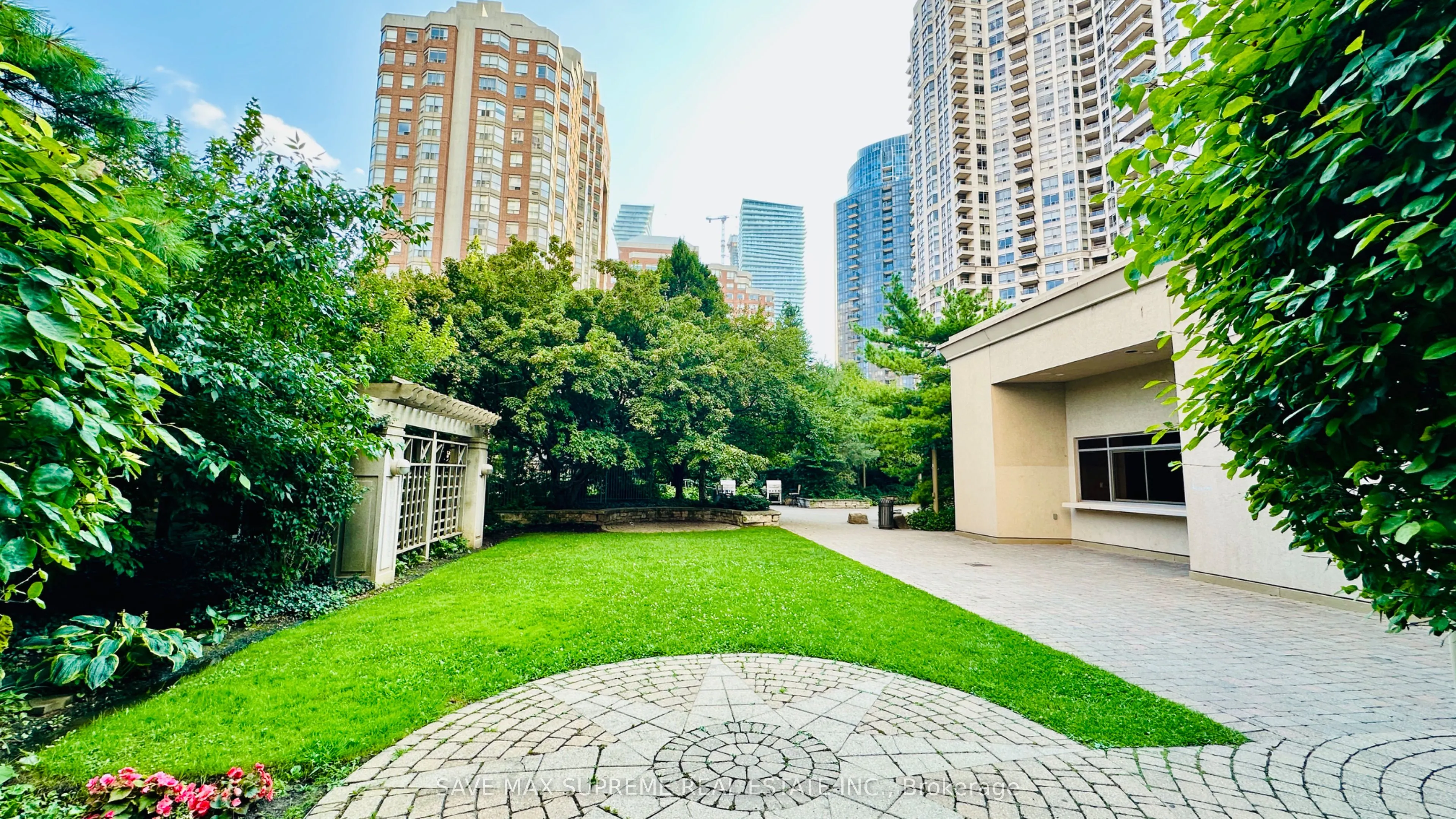3888 Duke Of York Boulevard, #527