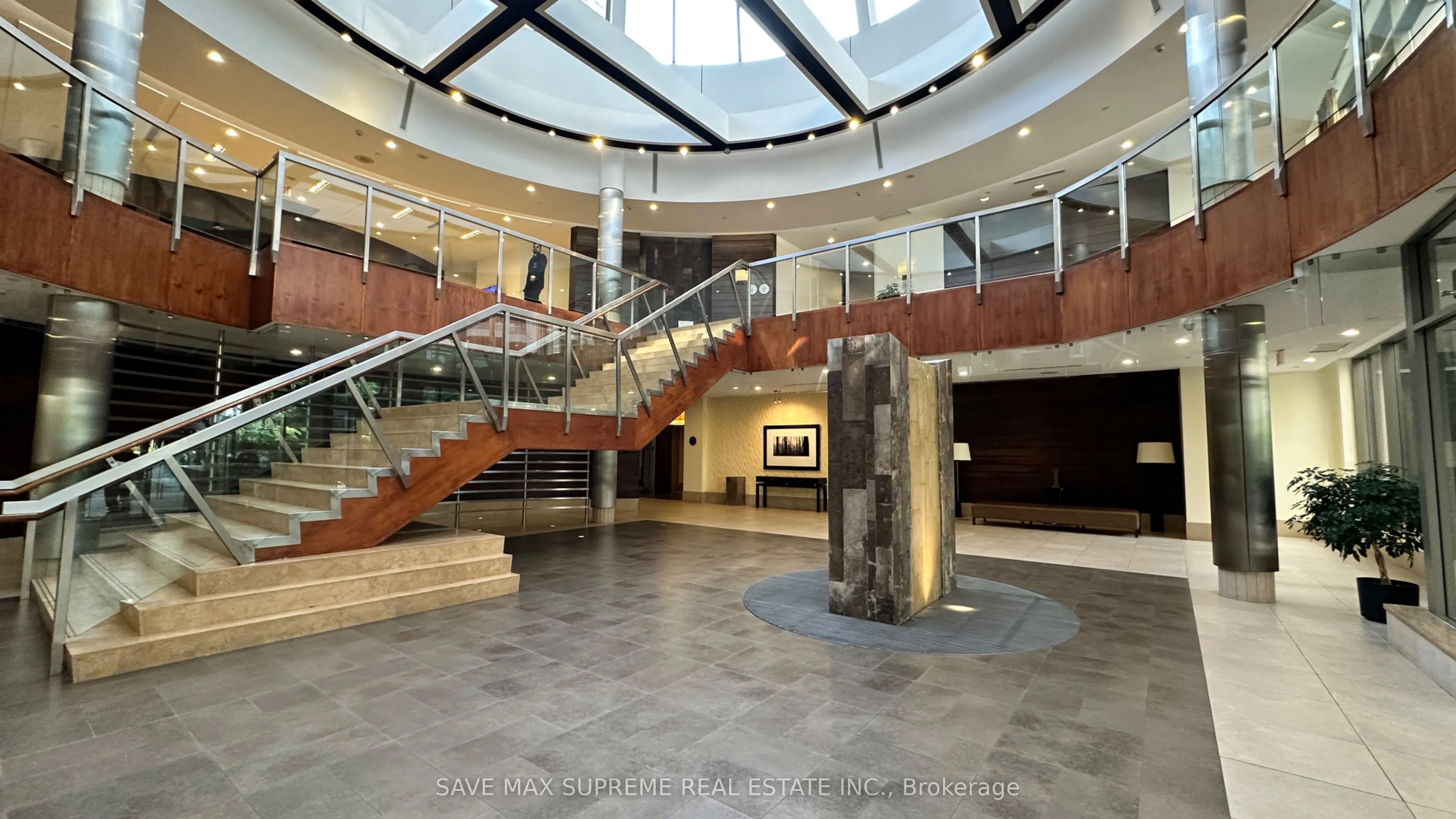 3888 Duke Of York Boulevard, #527