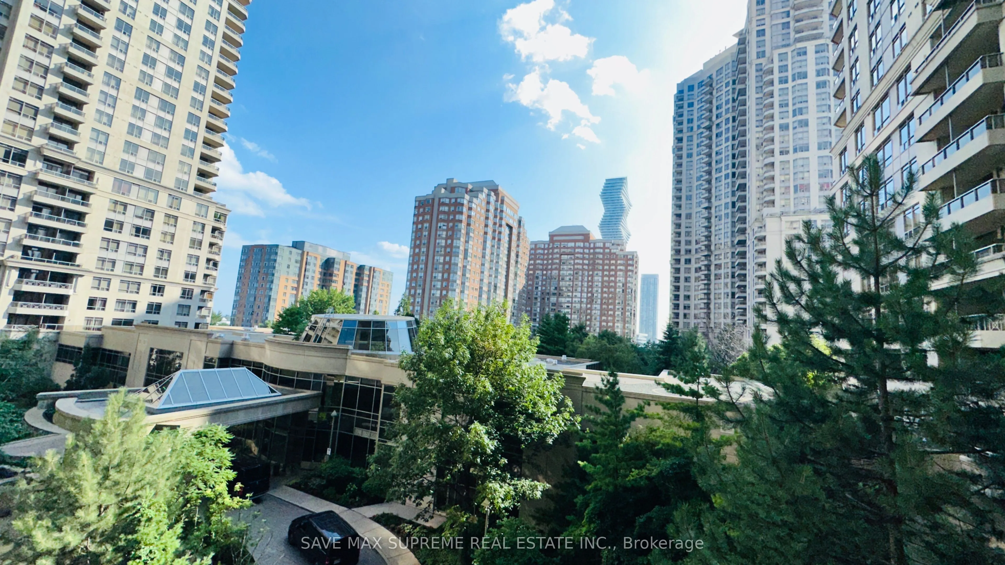 3888 Duke Of York Boulevard, #527
