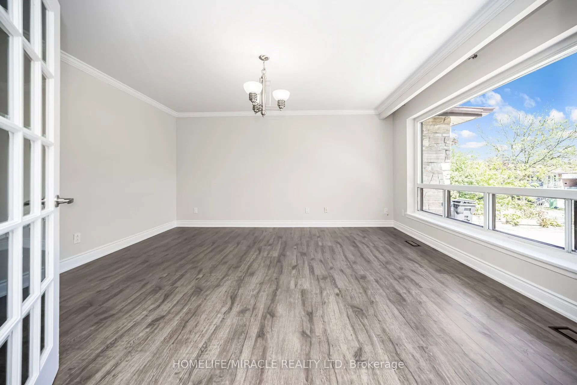 106 Silverstone Drive