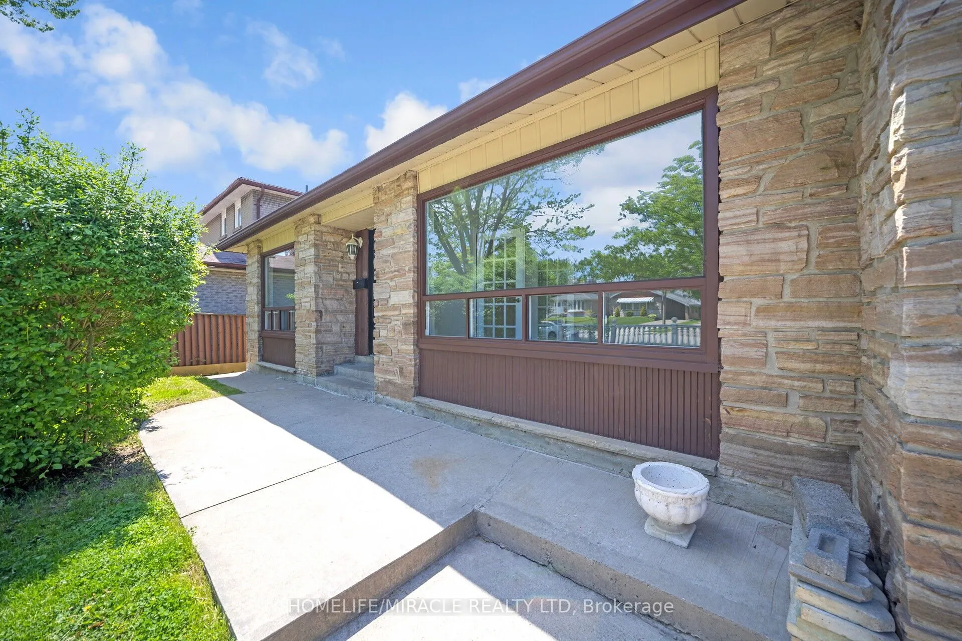 106 Silverstone Drive