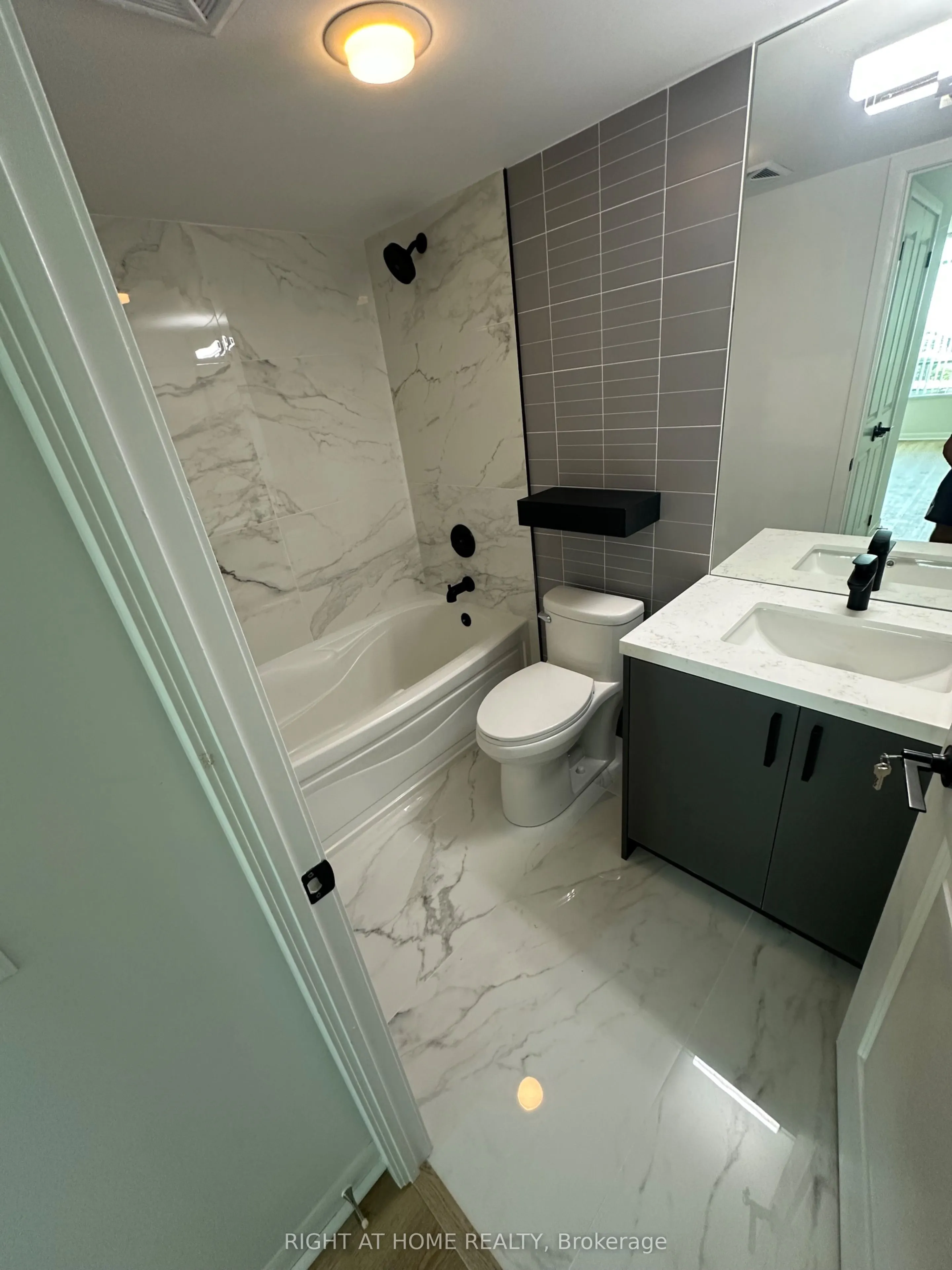 225 Sherway Gardens Road, #808