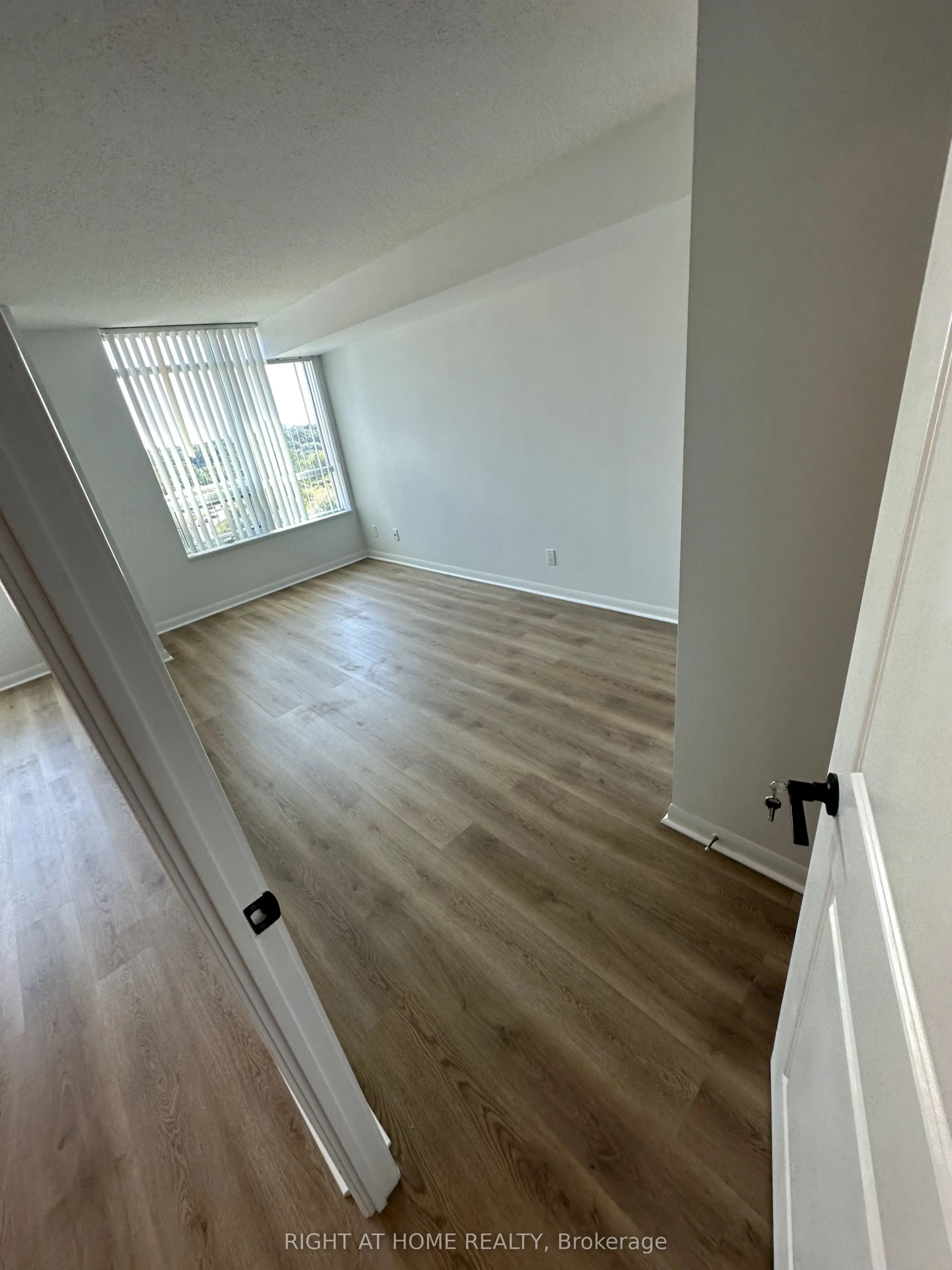 225 Sherway Gardens Road, #808