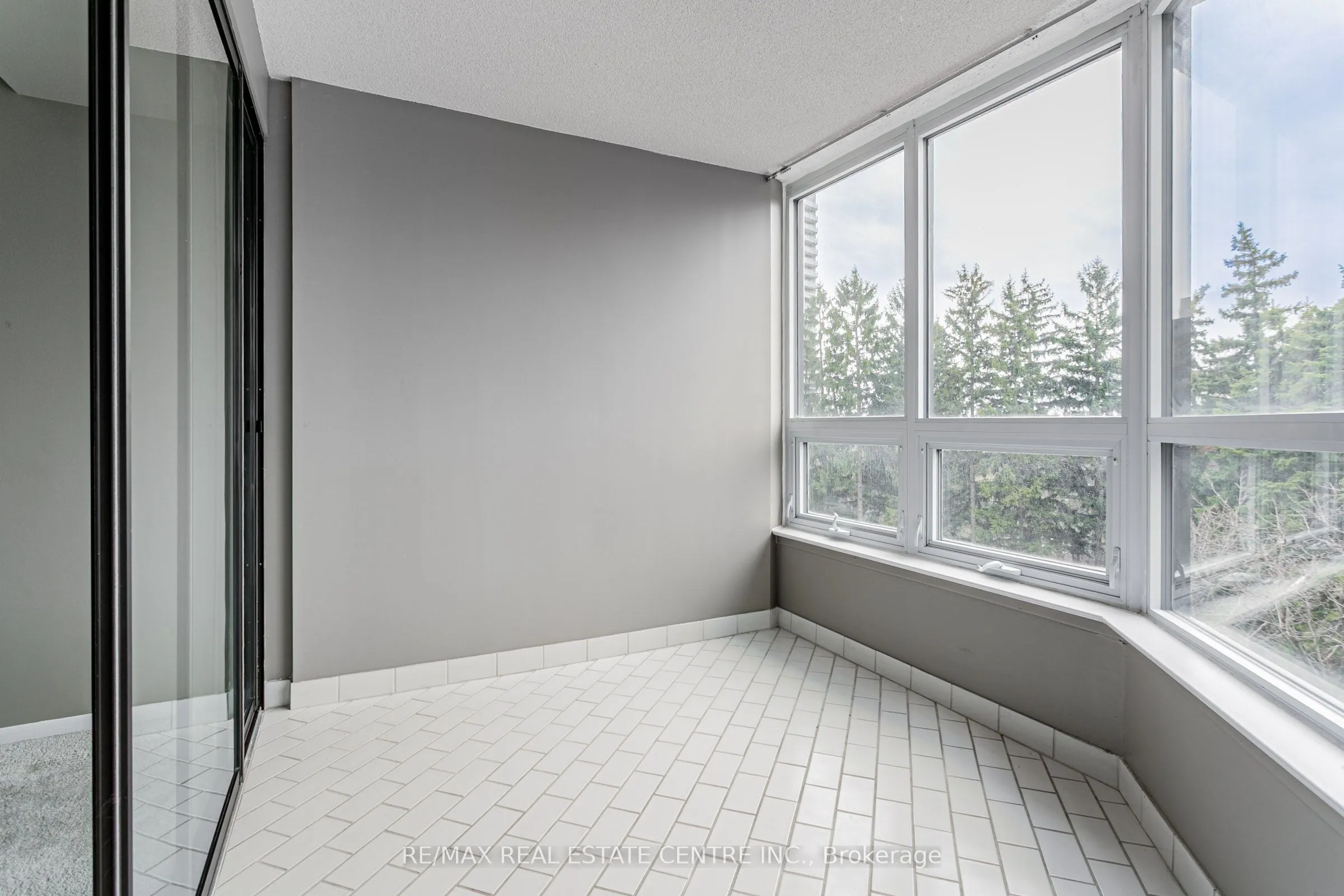 8 Lisa Street, #403