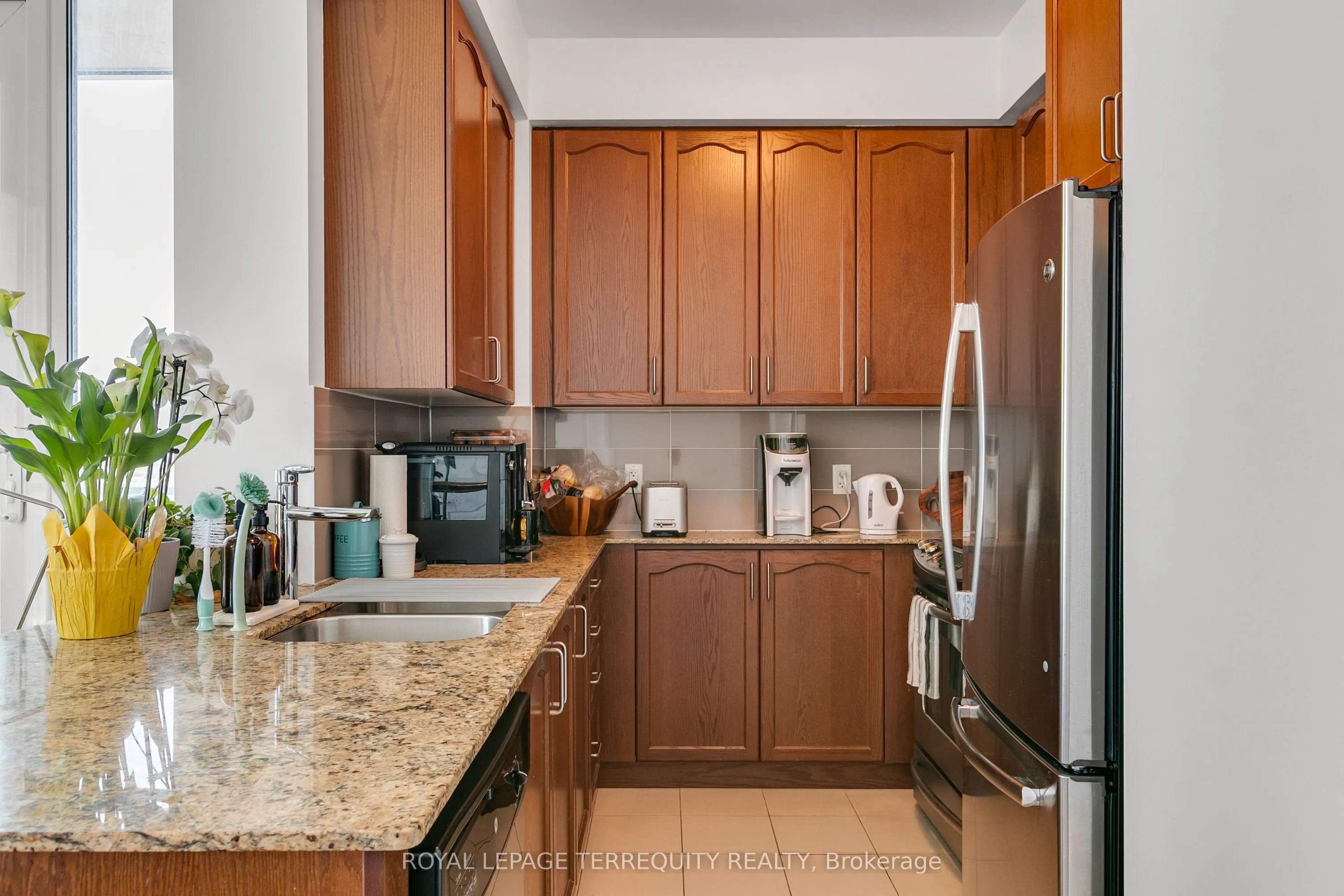215 Sherway Gardens Road, #2810