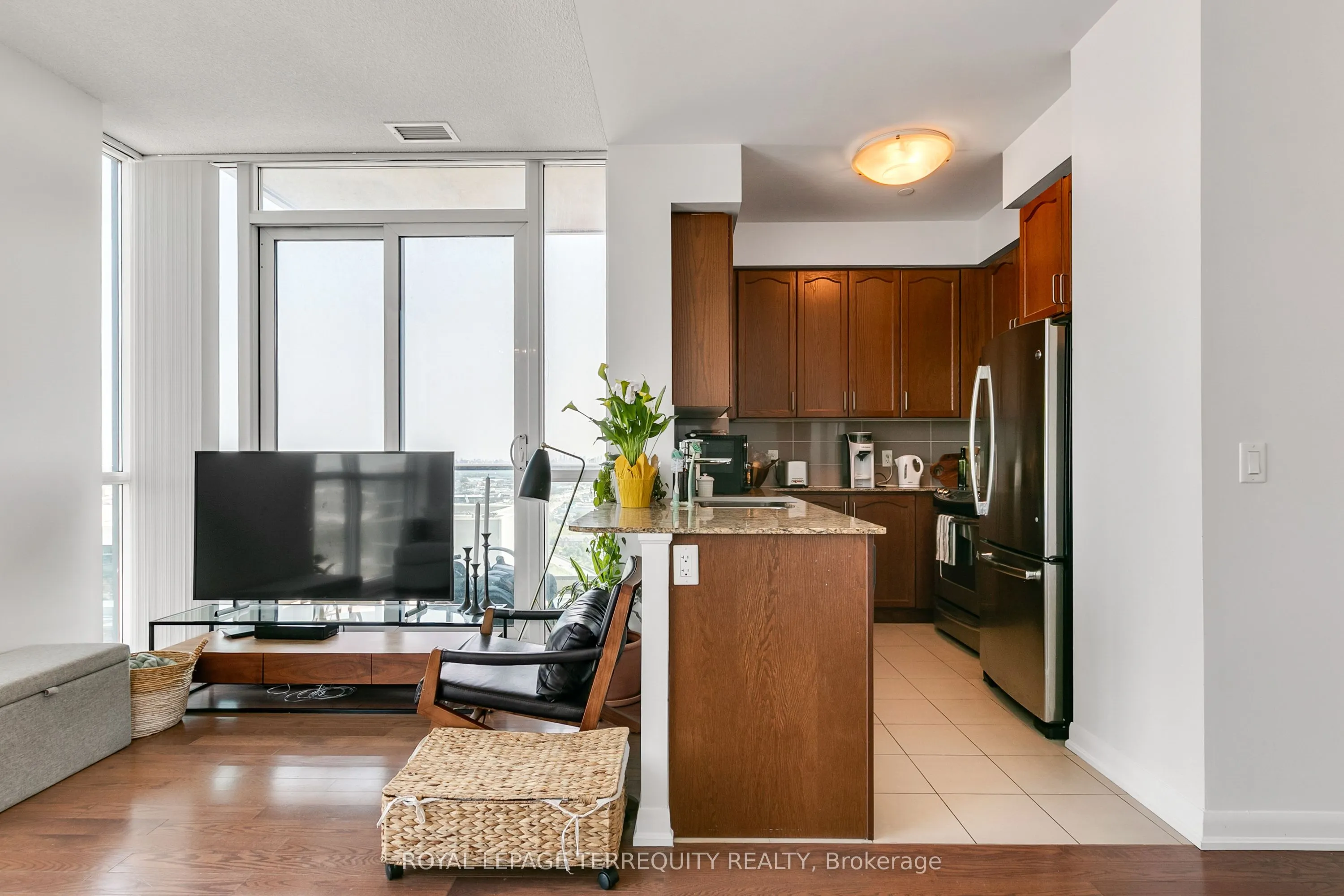 215 Sherway Gardens Road, #2810