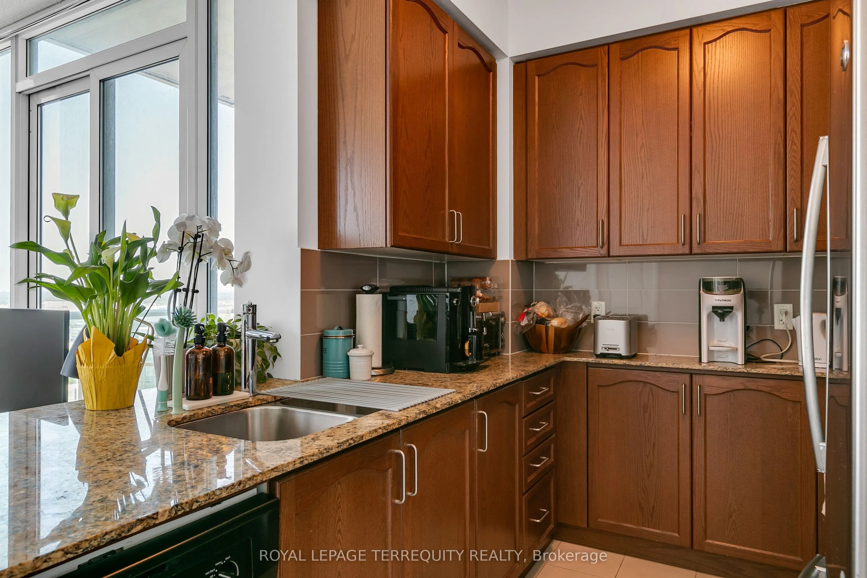 215 Sherway Gardens Road, #2810