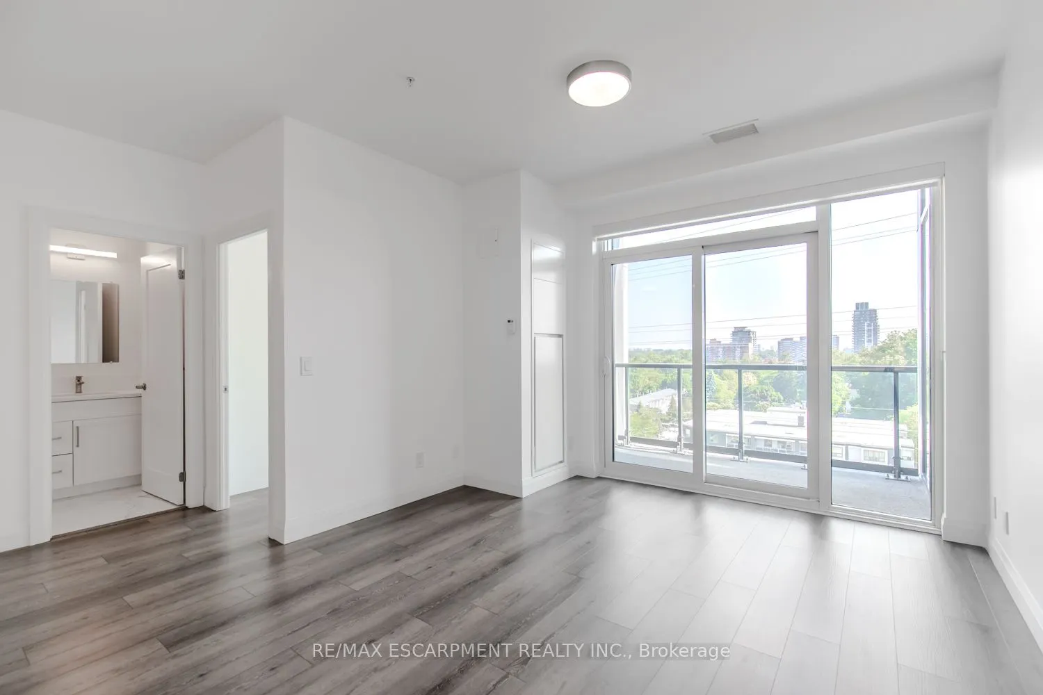 500 Brock Avenue, #906