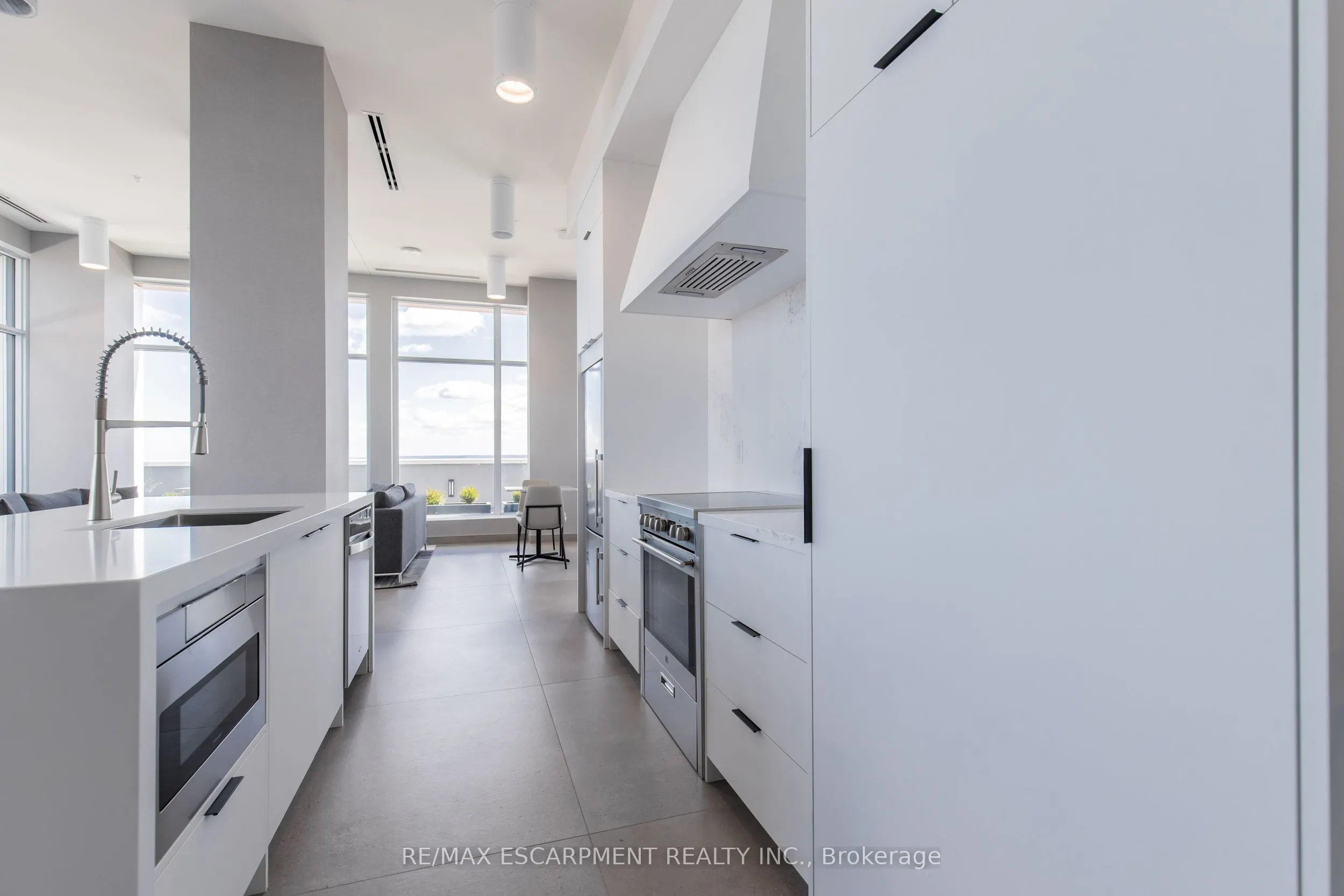 500 Brock Avenue, #906