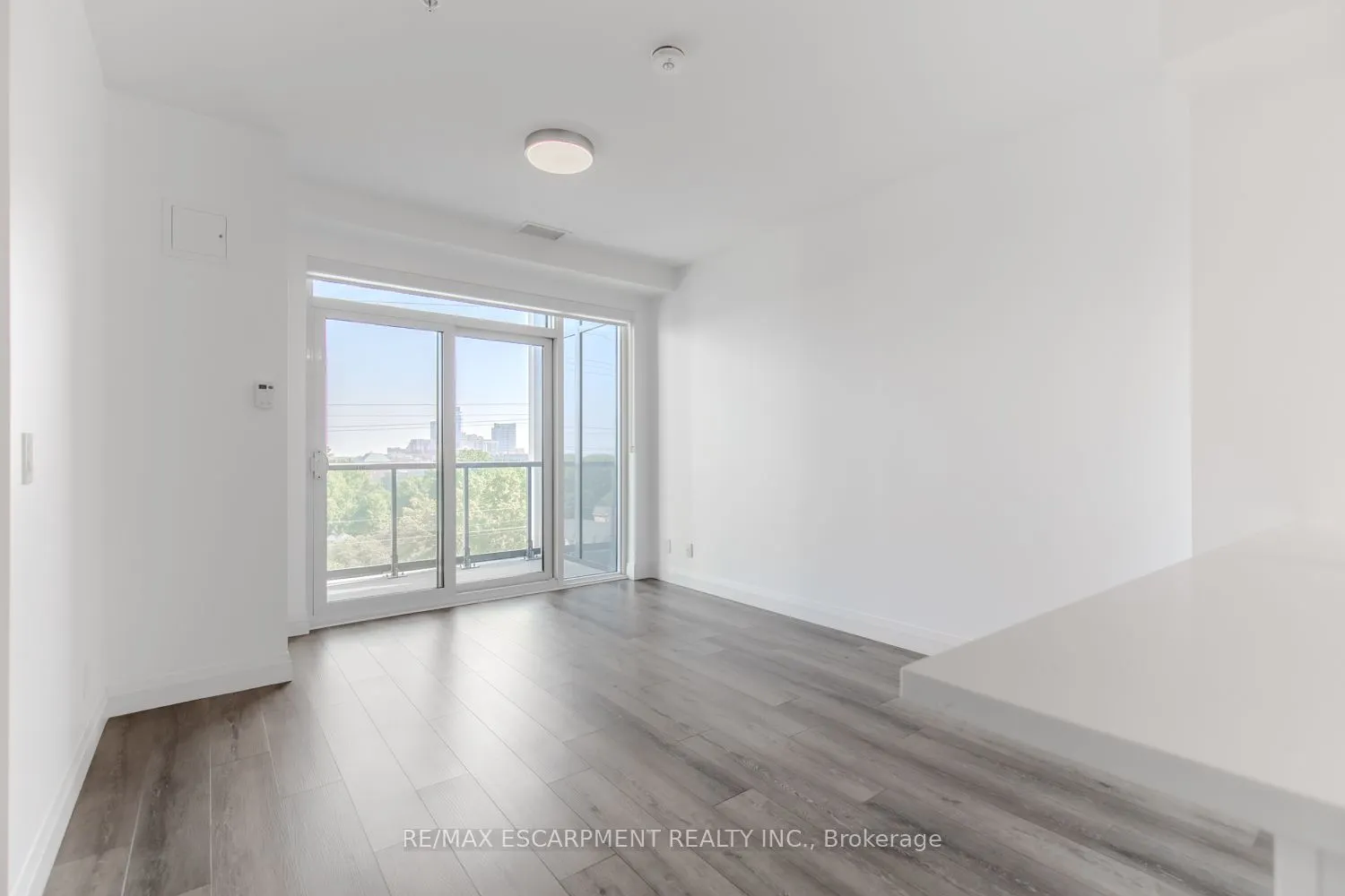 500 Brock Avenue, #906