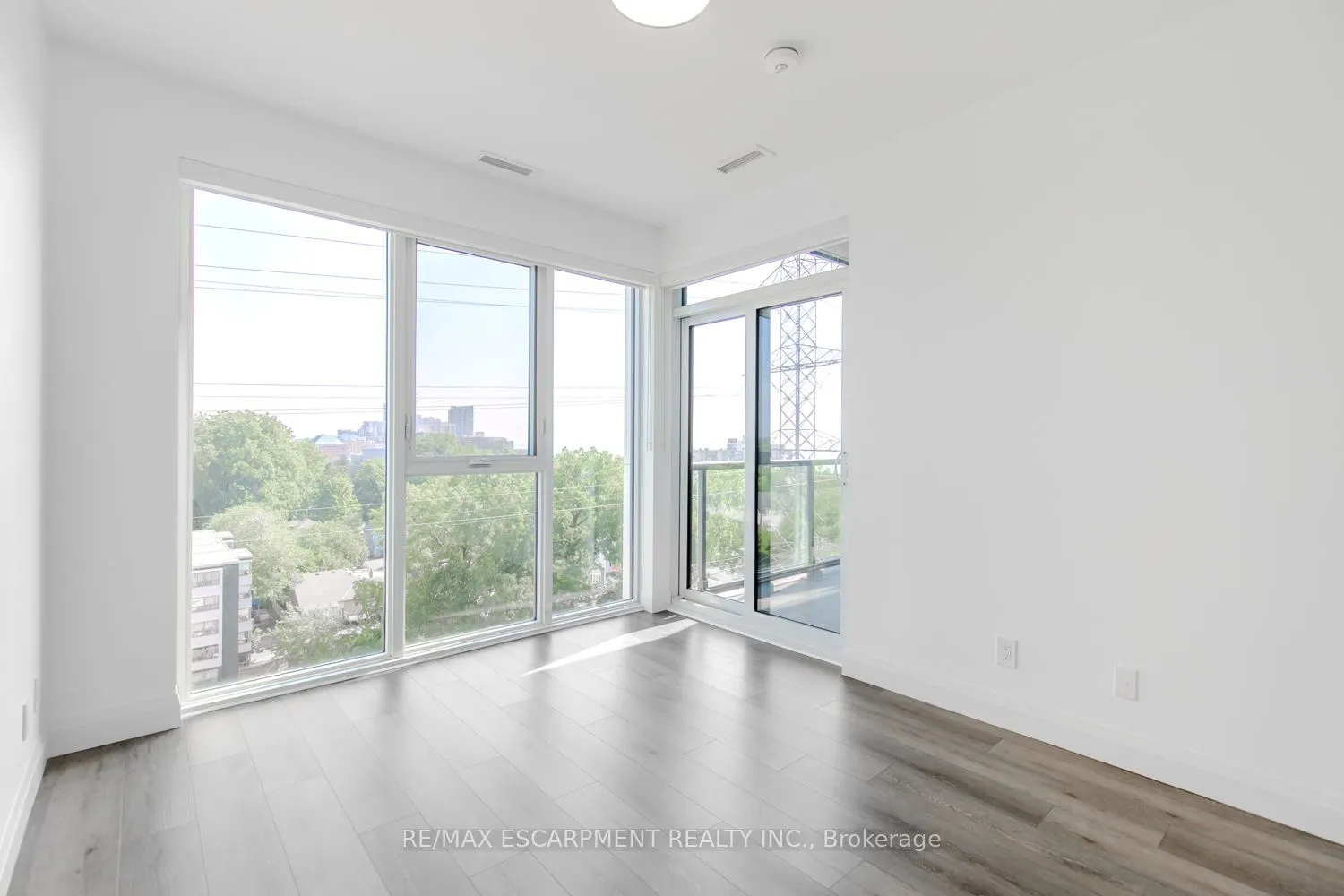 500 Brock Avenue, #906
