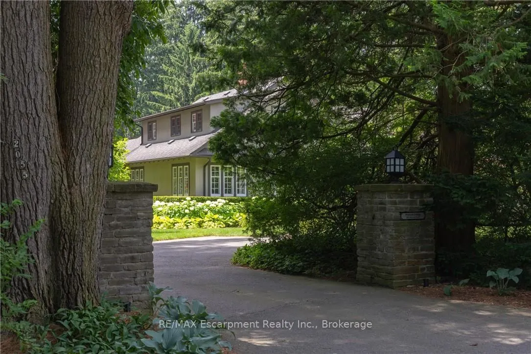 2055 Lakeshore Road E