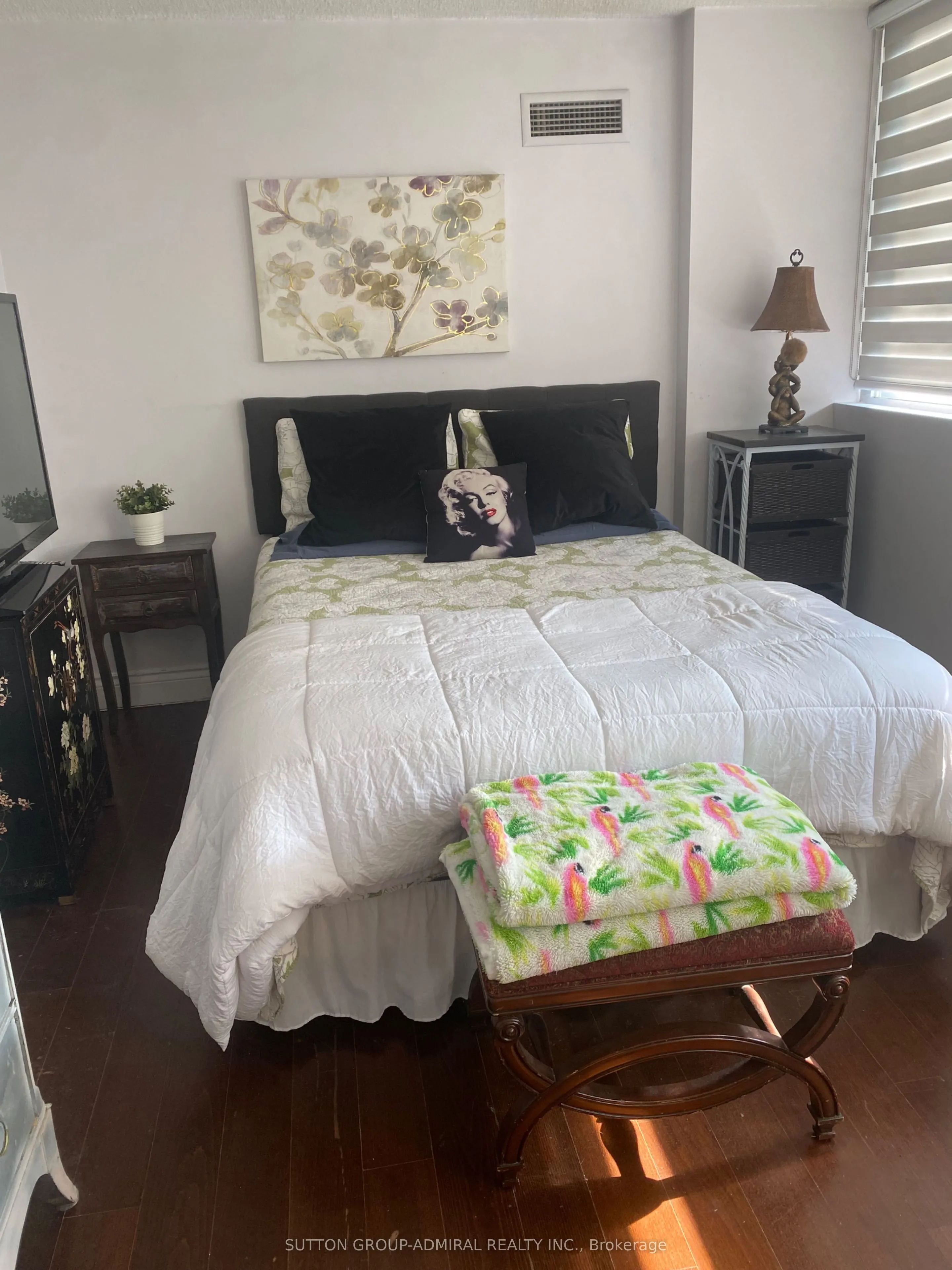 3590 Kaneff Crescent, #1513 (Room 2)