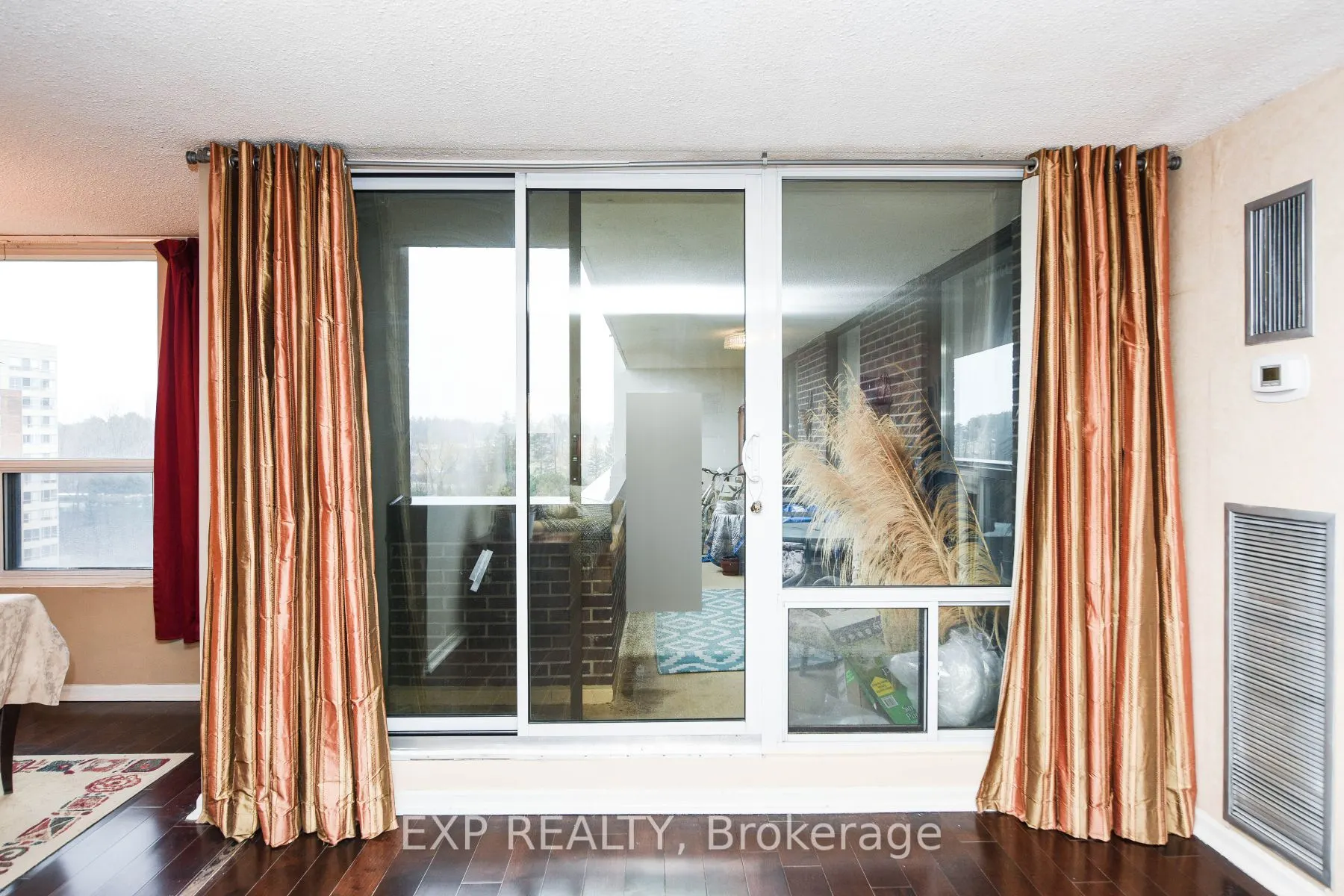 1515 Lakeshore Road E, ##807