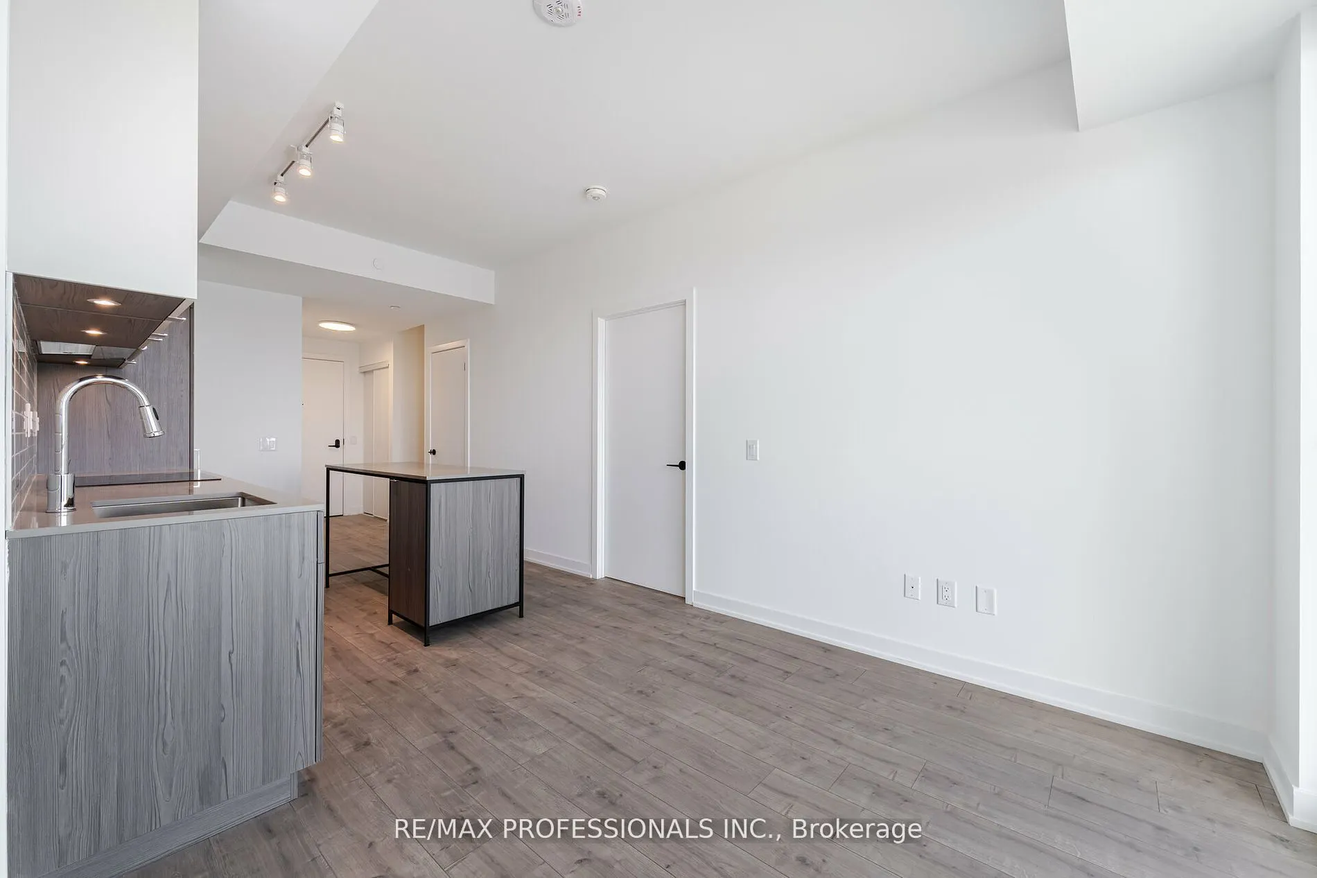 220 Missinnihe Way, #615