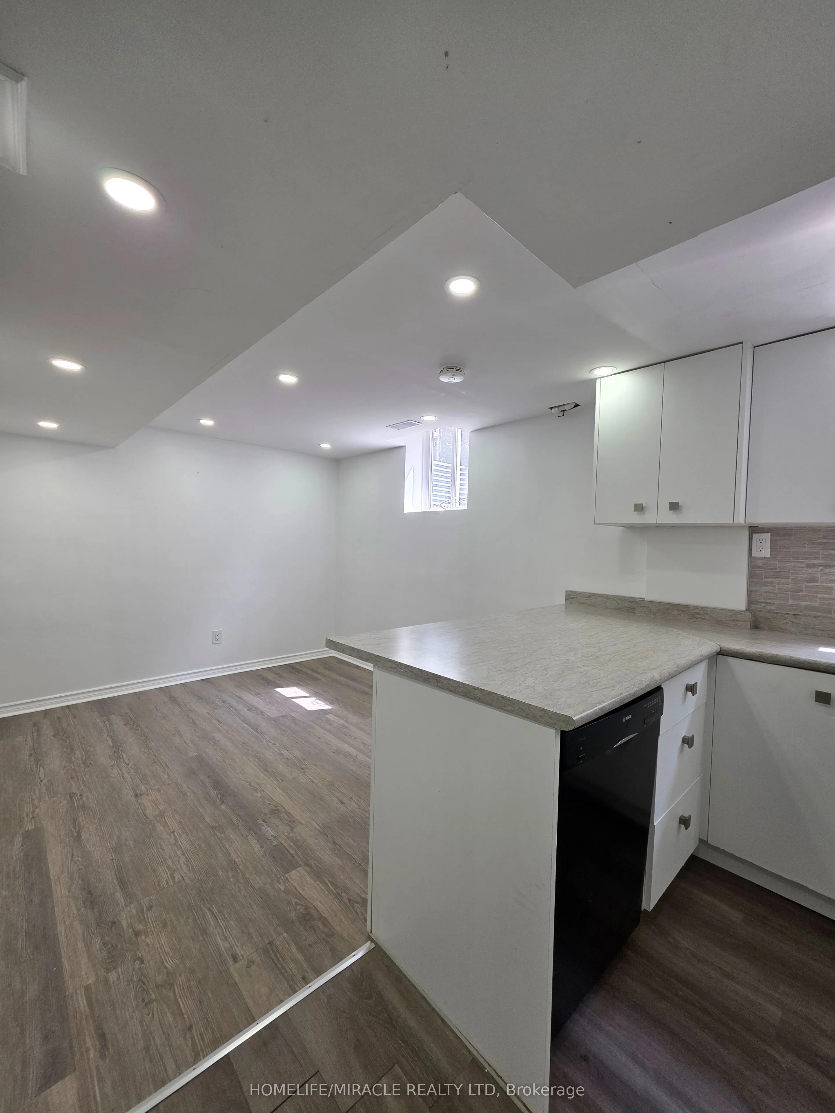25 Judith Crescent, #Lower