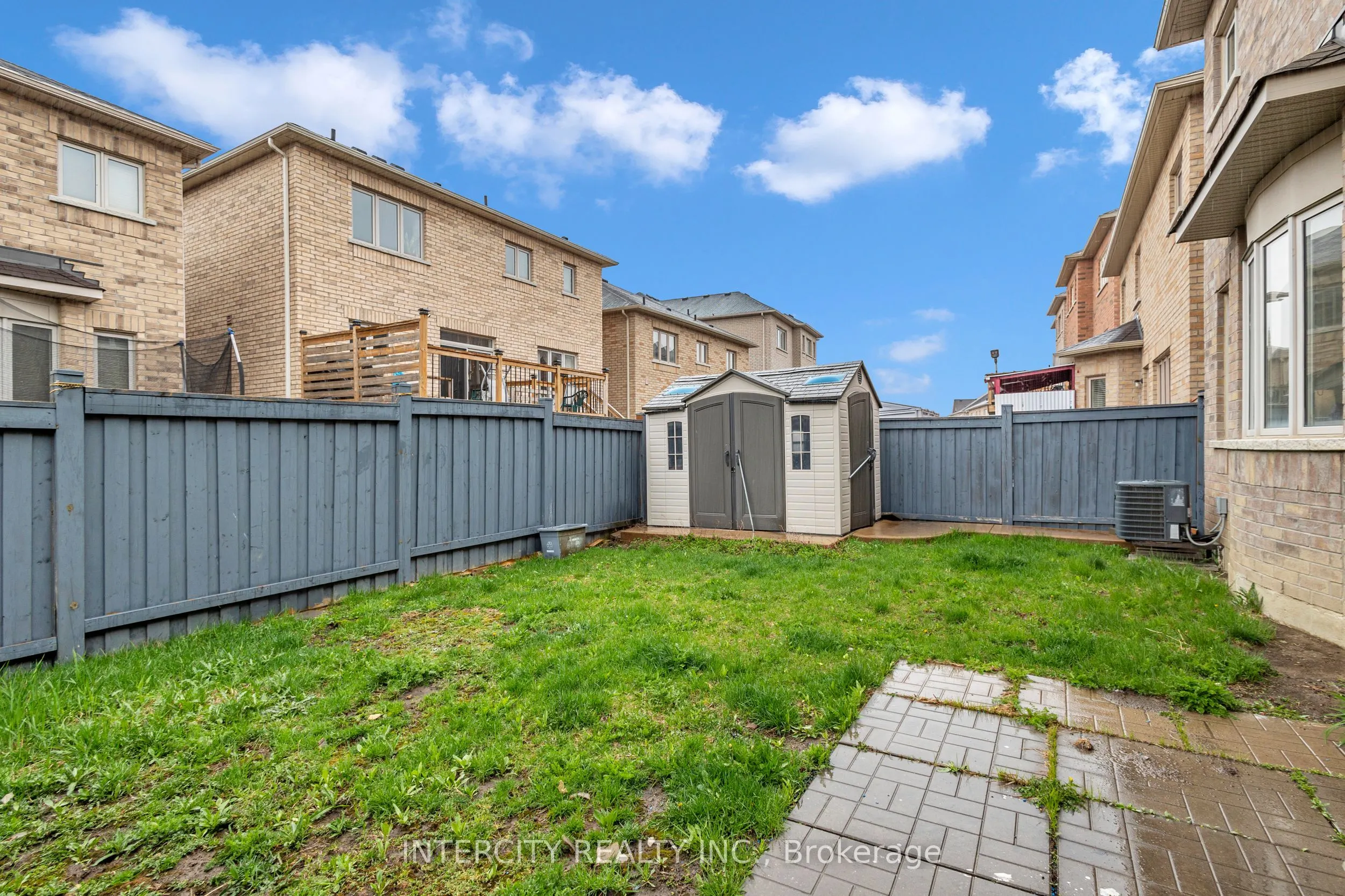 98 Lola Crescent