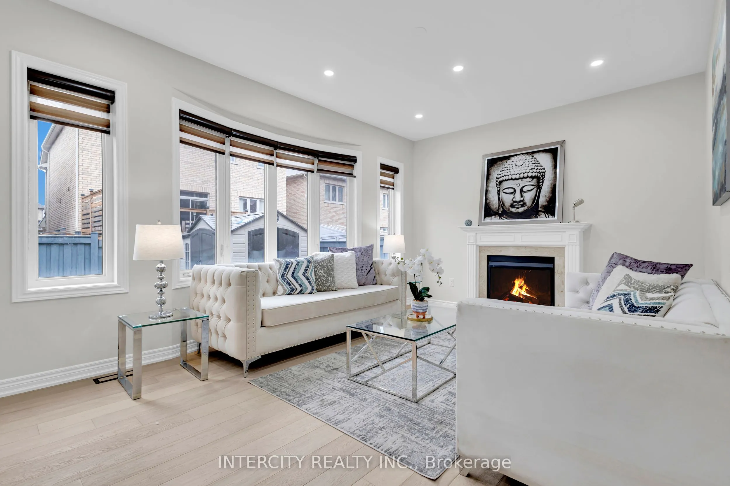 98 Lola Crescent